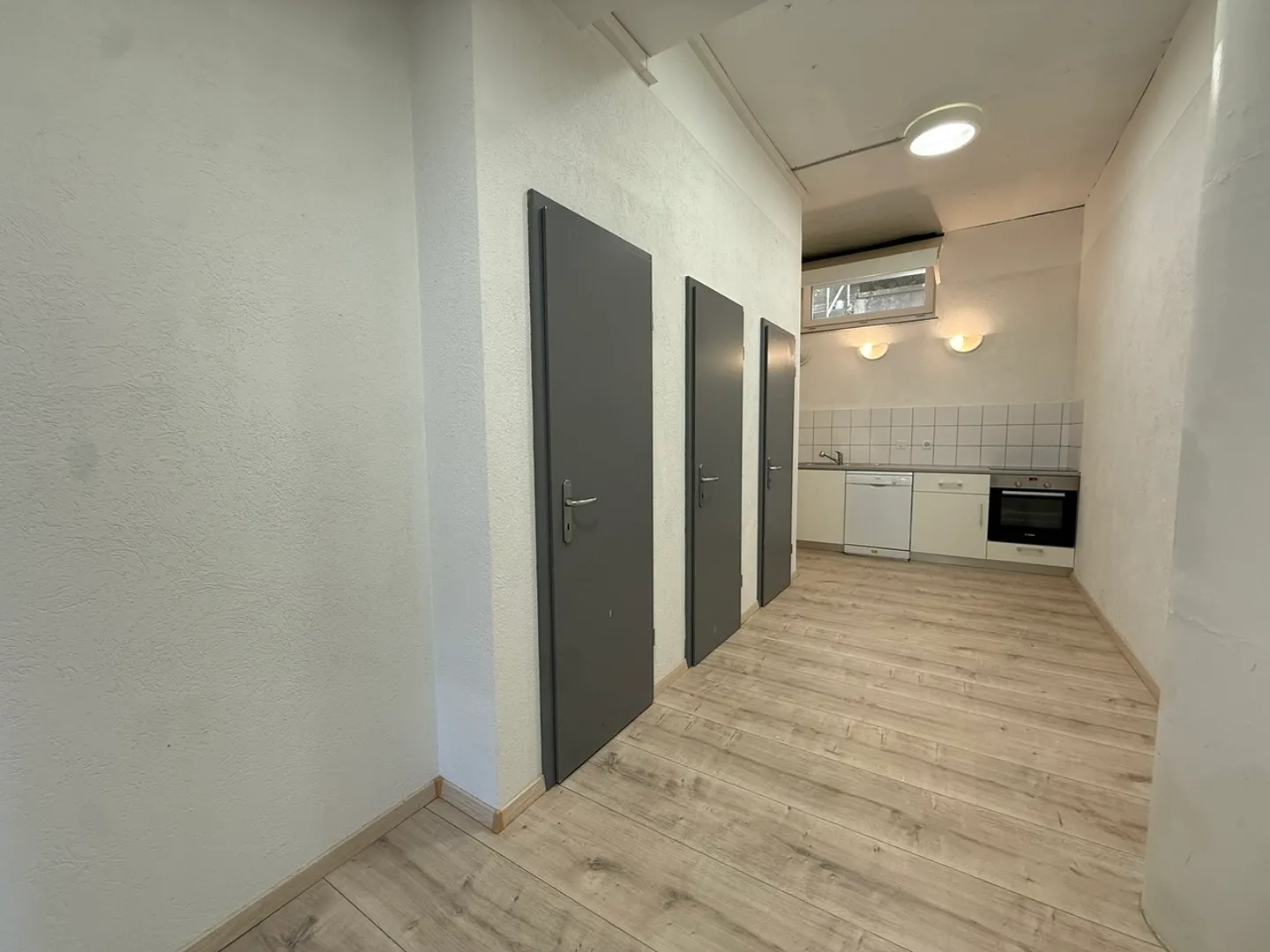 À LOUER – 2 GRANDS LOCAUX COMMERCIAUX AVEC VITRINE SUR RUE À ROMONT  - Photo 9 sur 9