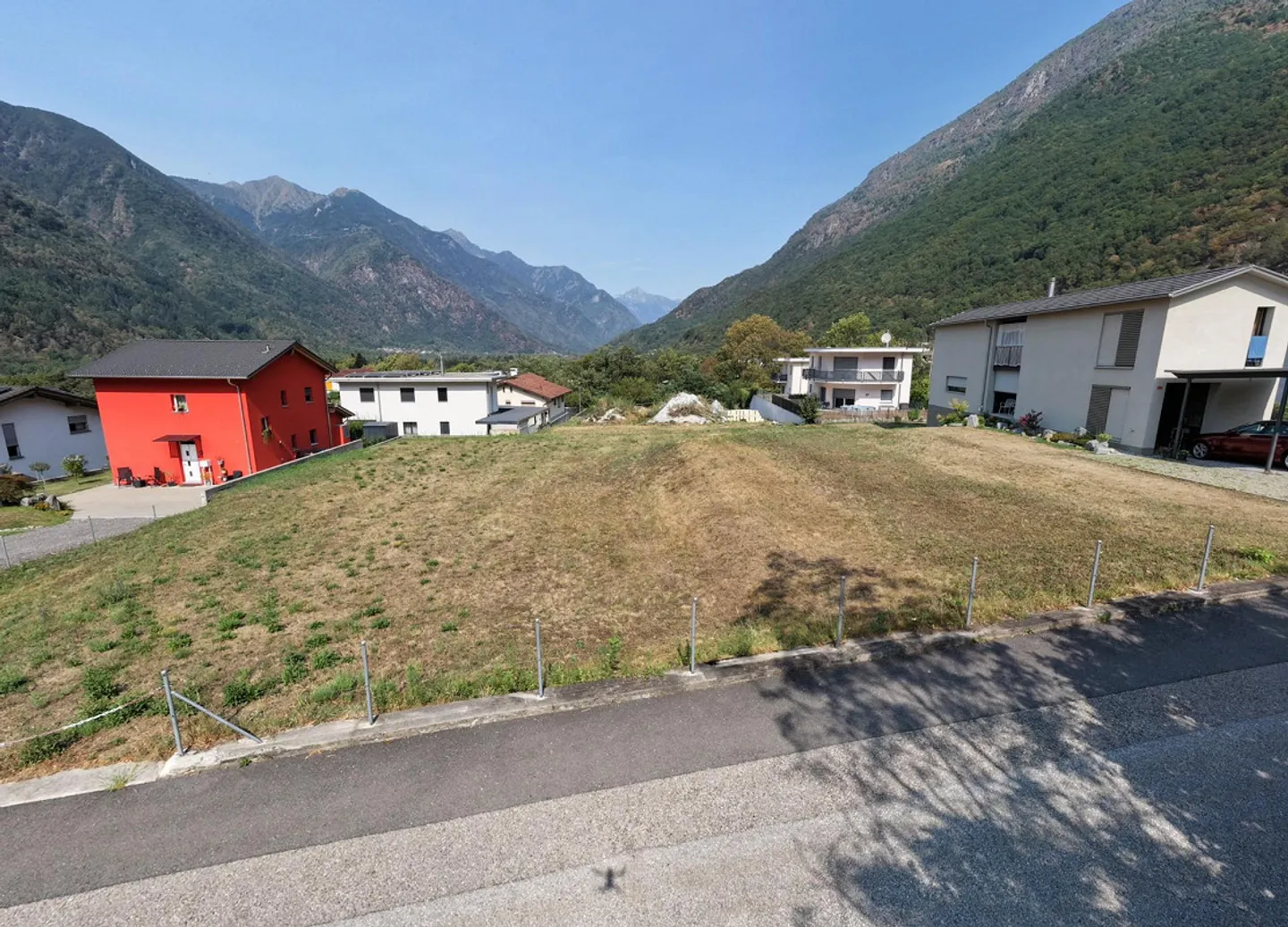 TERRAIN CONSTRUCTIBLE DANS UN EMPLACEMENT ENSOLEILLÉ ET TRANQUILLE À GORDEVIO - Photo 1 sur 2