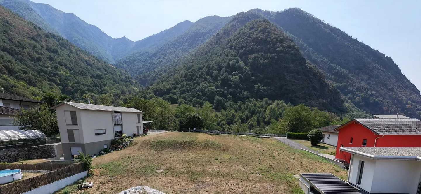 TERRAIN CONSTRUCTIBLE DANS UN EMPLACEMENT ENSOLEILLÉ ET TRANQUILLE À GORDEVIO - Photo 2 sur 2