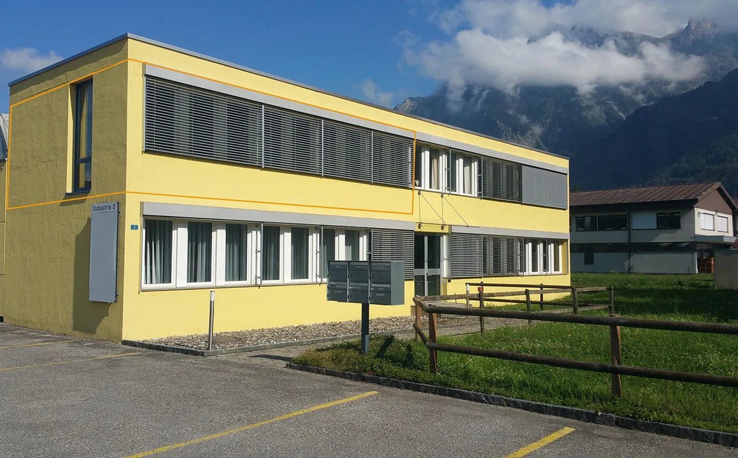 Spazio commerciale per ufficio / studio o altri servizi - Foto 1 di 1