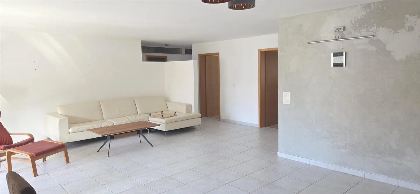 Ampio appartamento di 5,5 stanze con balcone + bella vista a - Foto 3 di 19