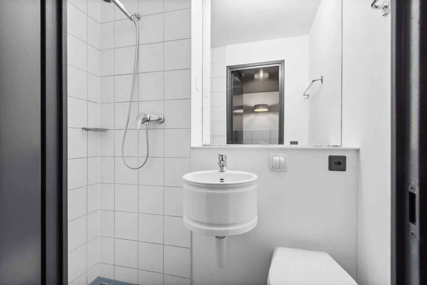 A deux pas du centre-ville, de la gare et de l'HEIVD - Photo 3 sur 4