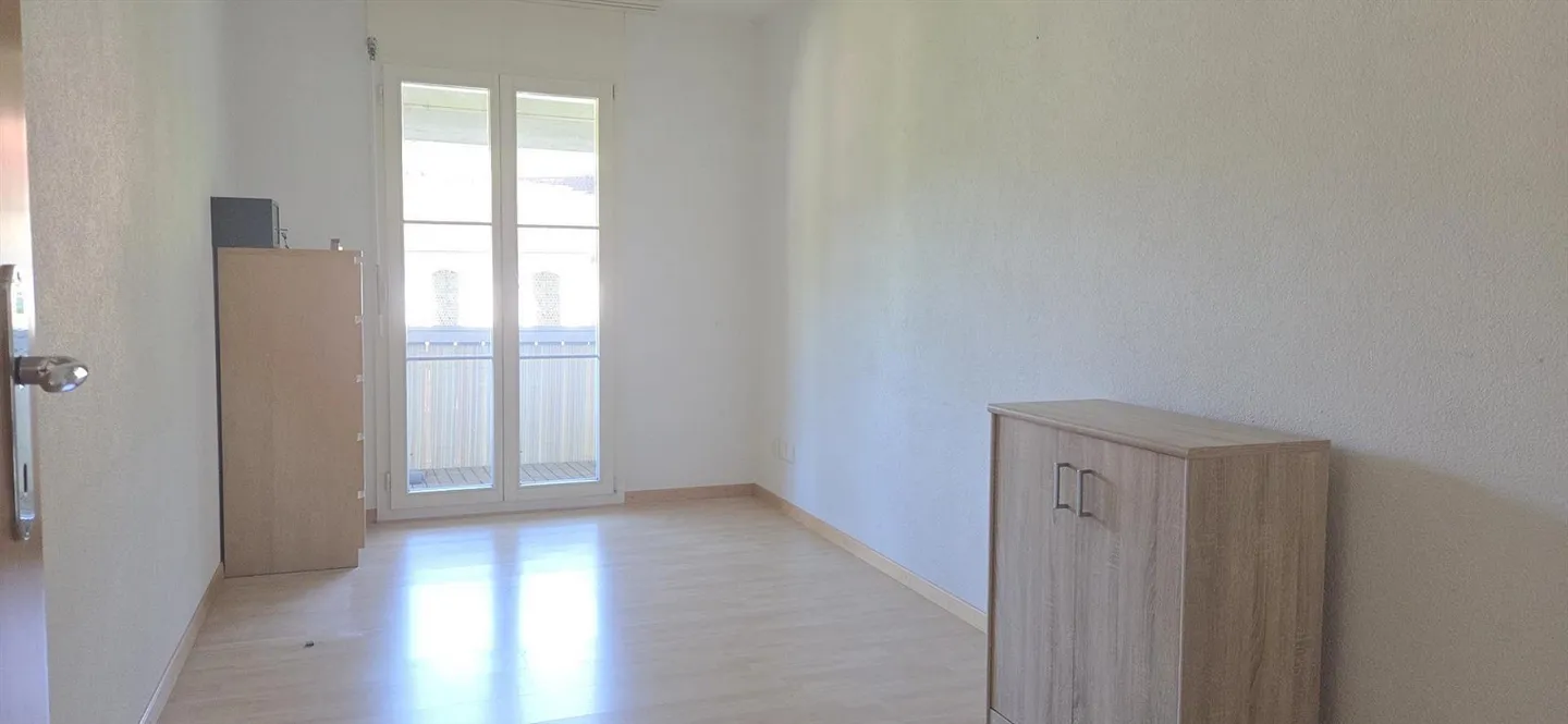 Ampio appartamento di 5,5 stanze con balcone + bella vista a - Foto 9 di 19