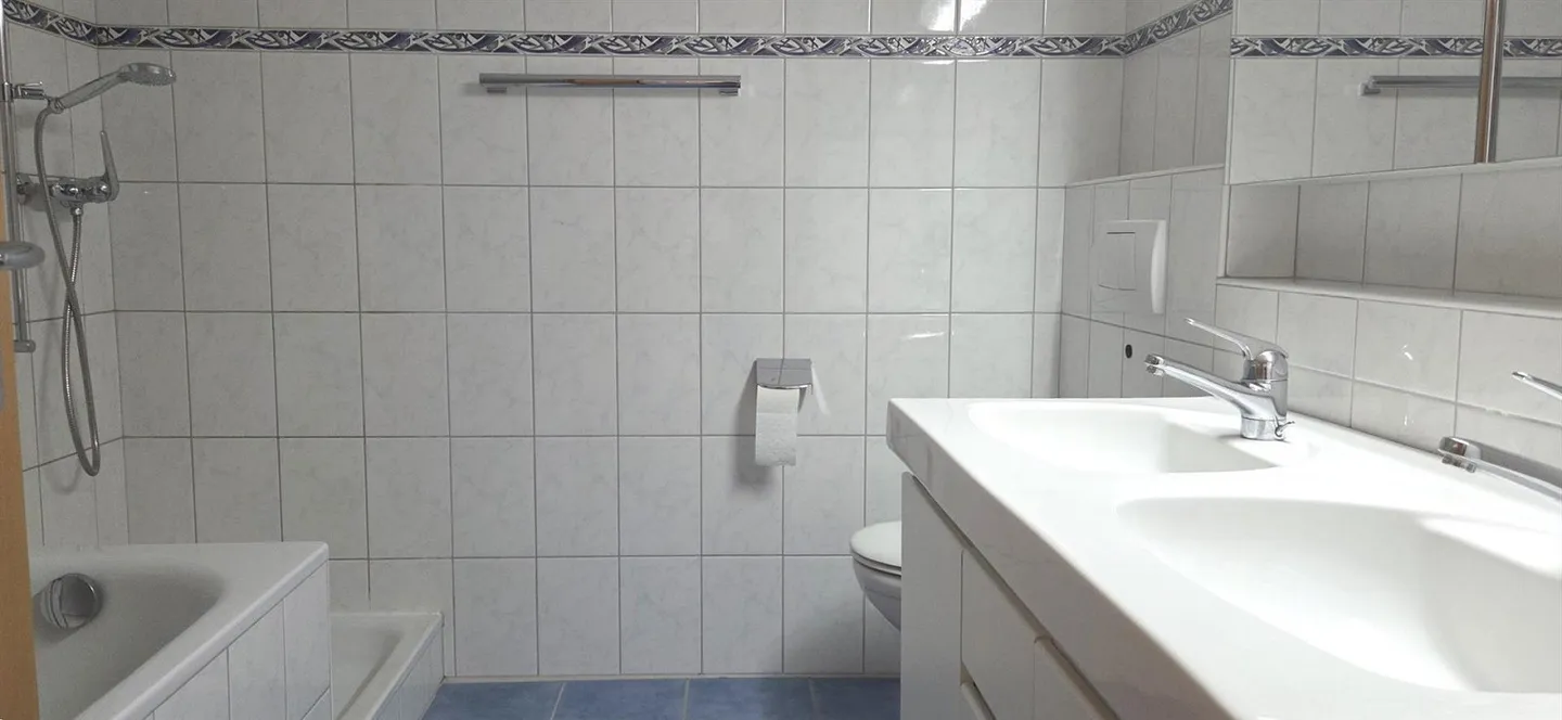 Ampio appartamento di 5,5 stanze con balcone + bella vista a - Foto 11 di 19