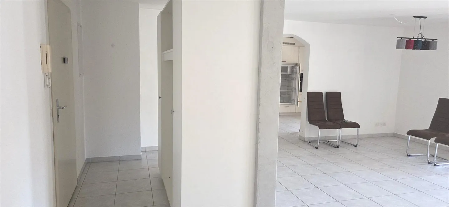 Ampio appartamento di 5,5 stanze con balcone + bella vista a - Foto 5 di 19