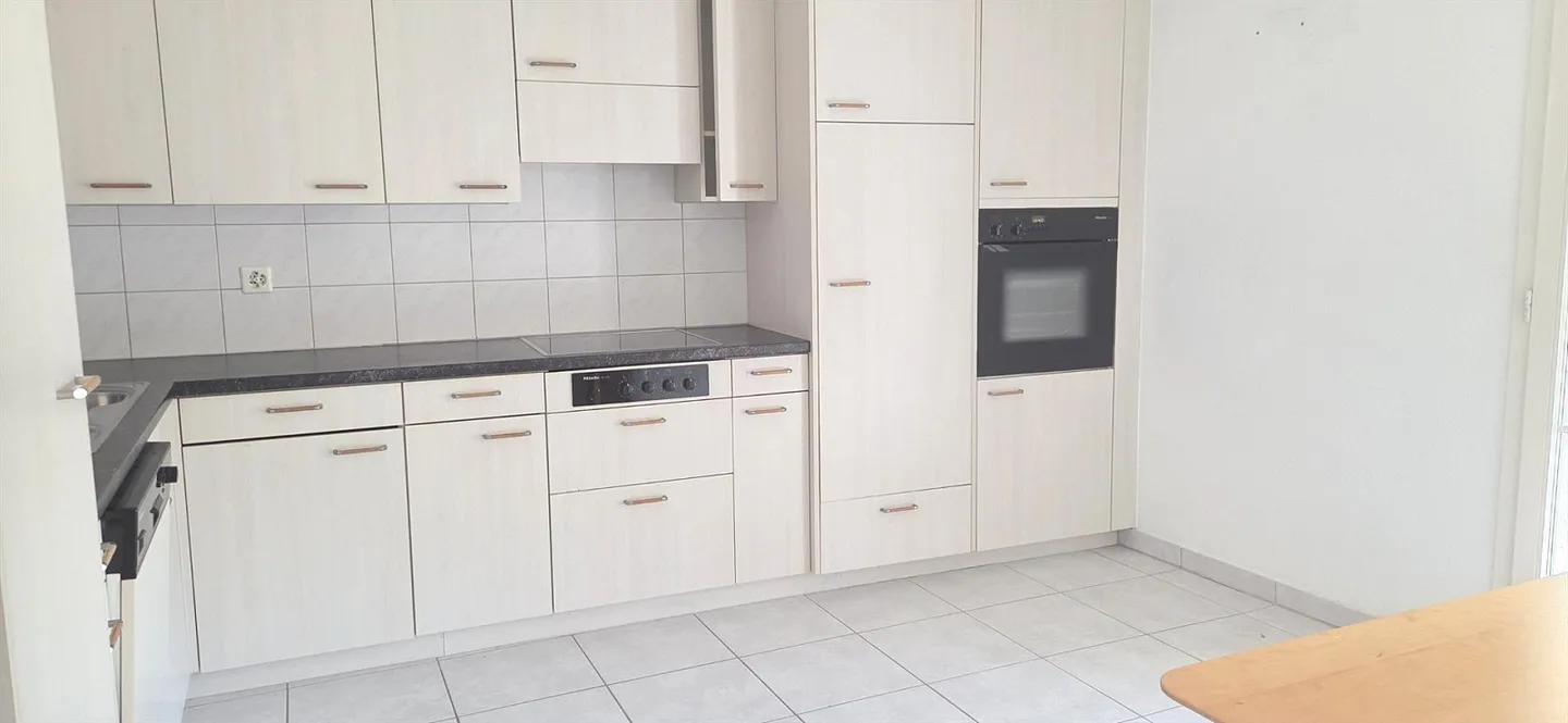 Ampio appartamento di 5,5 stanze con balcone + bella vista a - Foto 6 di 19