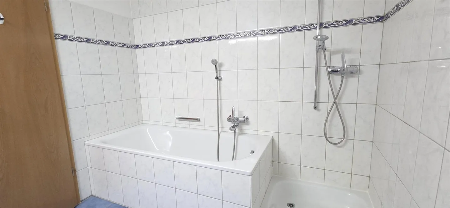 Ampio appartamento di 5,5 stanze con balcone + bella vista a - Foto 12 di 19