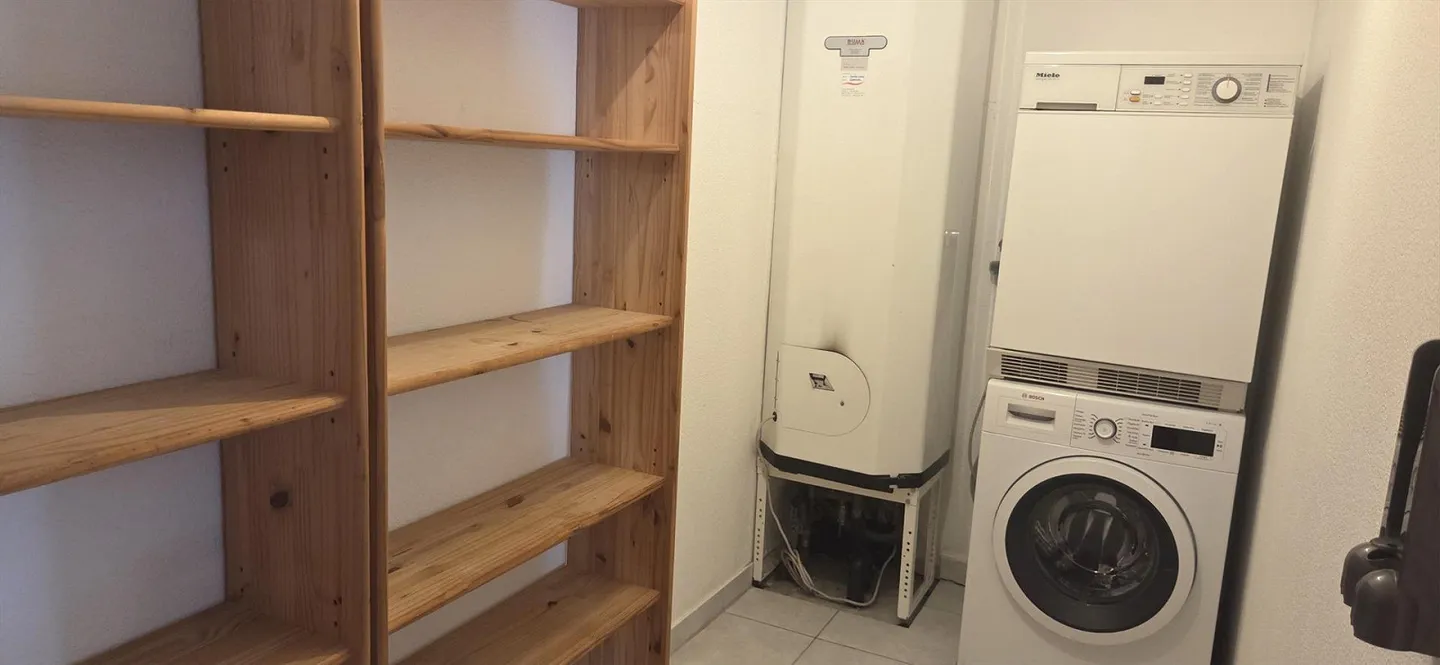 Ampio appartamento di 5,5 stanze con balcone + bella vista a - Foto 14 di 19