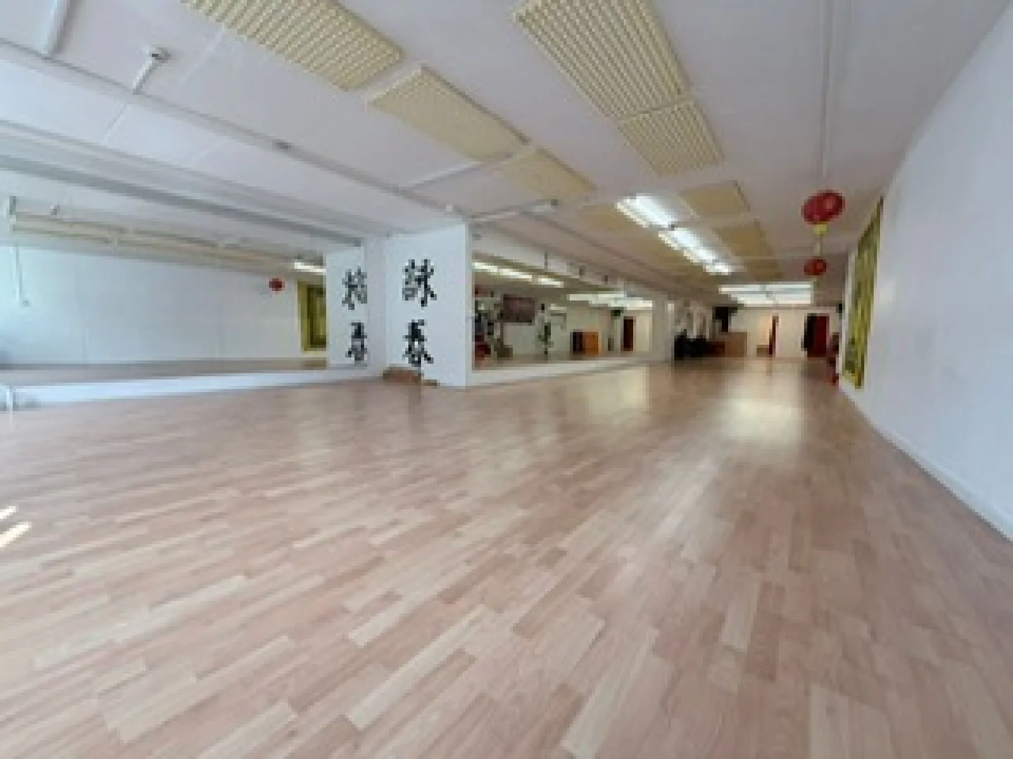 Bureau, Espace de Stockage ou Commercial avec Fenêtres - Photo 3 sur 10