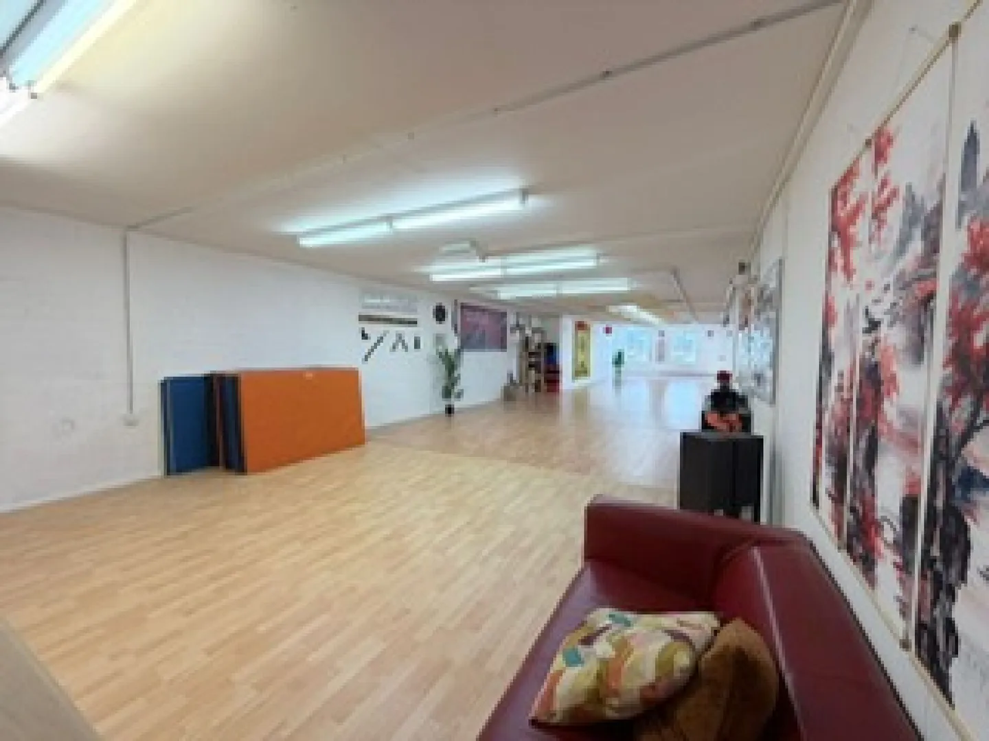 Bureau, Espace de Stockage ou Commercial avec Fenêtres - Photo 4 sur 10