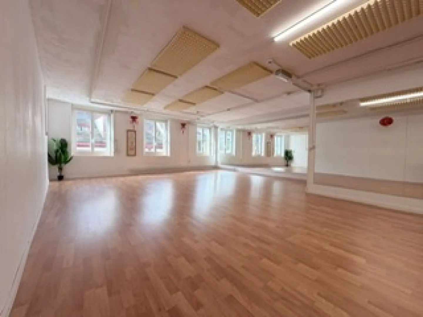 Bureau, Espace de Stockage ou Commercial avec Fenêtres - Photo 6 sur 10