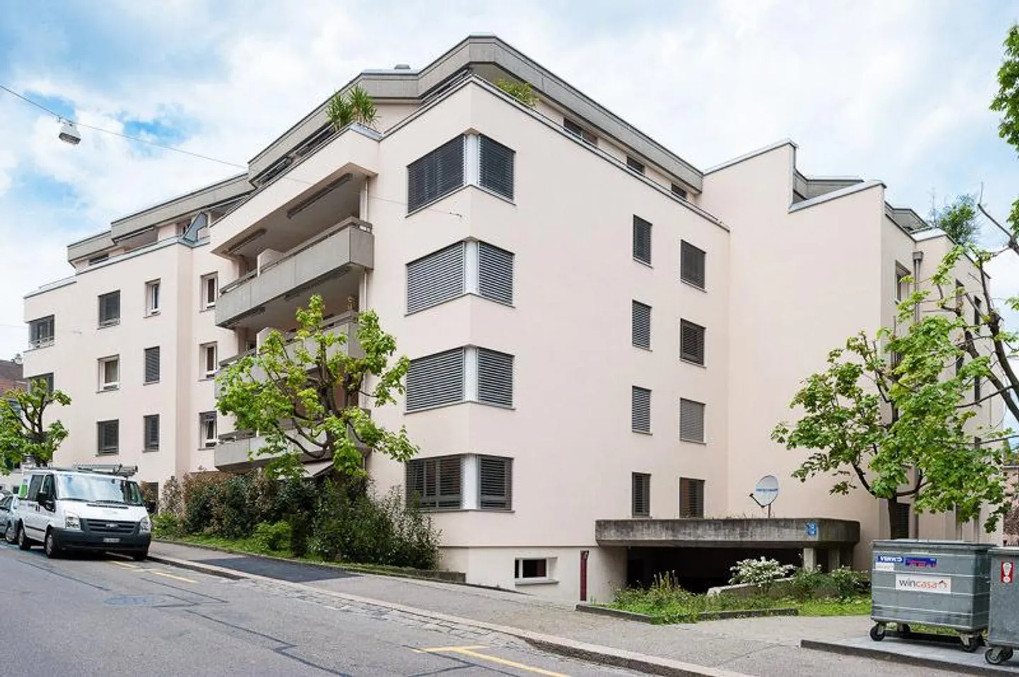 Appartement 2 pièces avec piscine dans la cour - Photo 2 sur 5