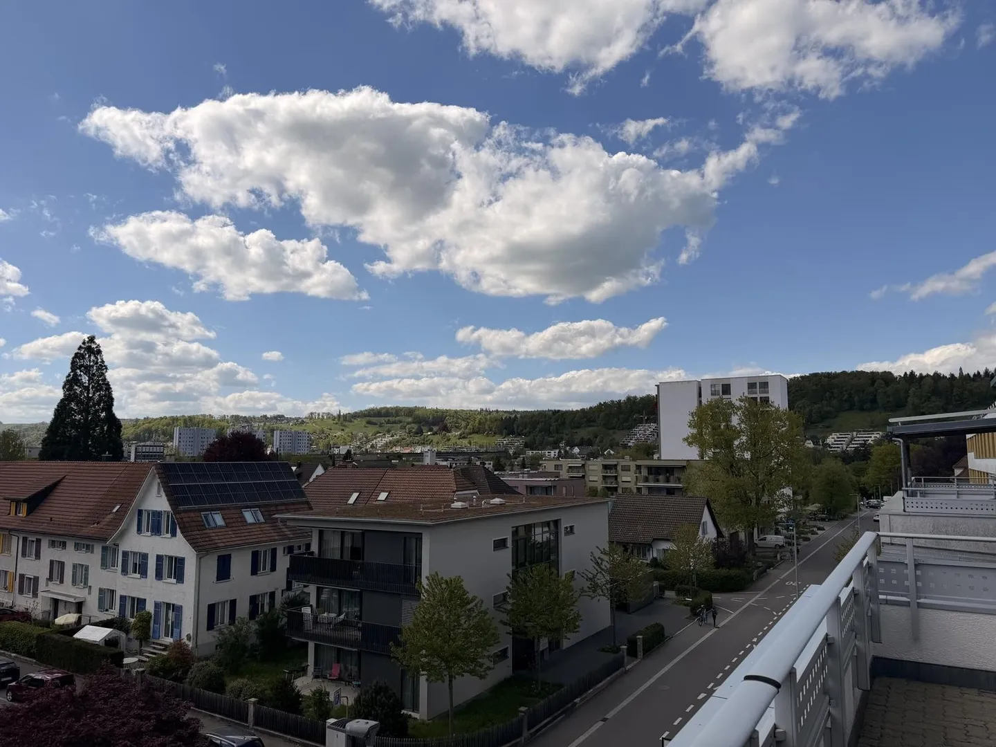 Appartement penthouse attrayant avec grande terrasse et accès direct par ascenseur, situé au centre de Brugg - Photo 1 sur 15