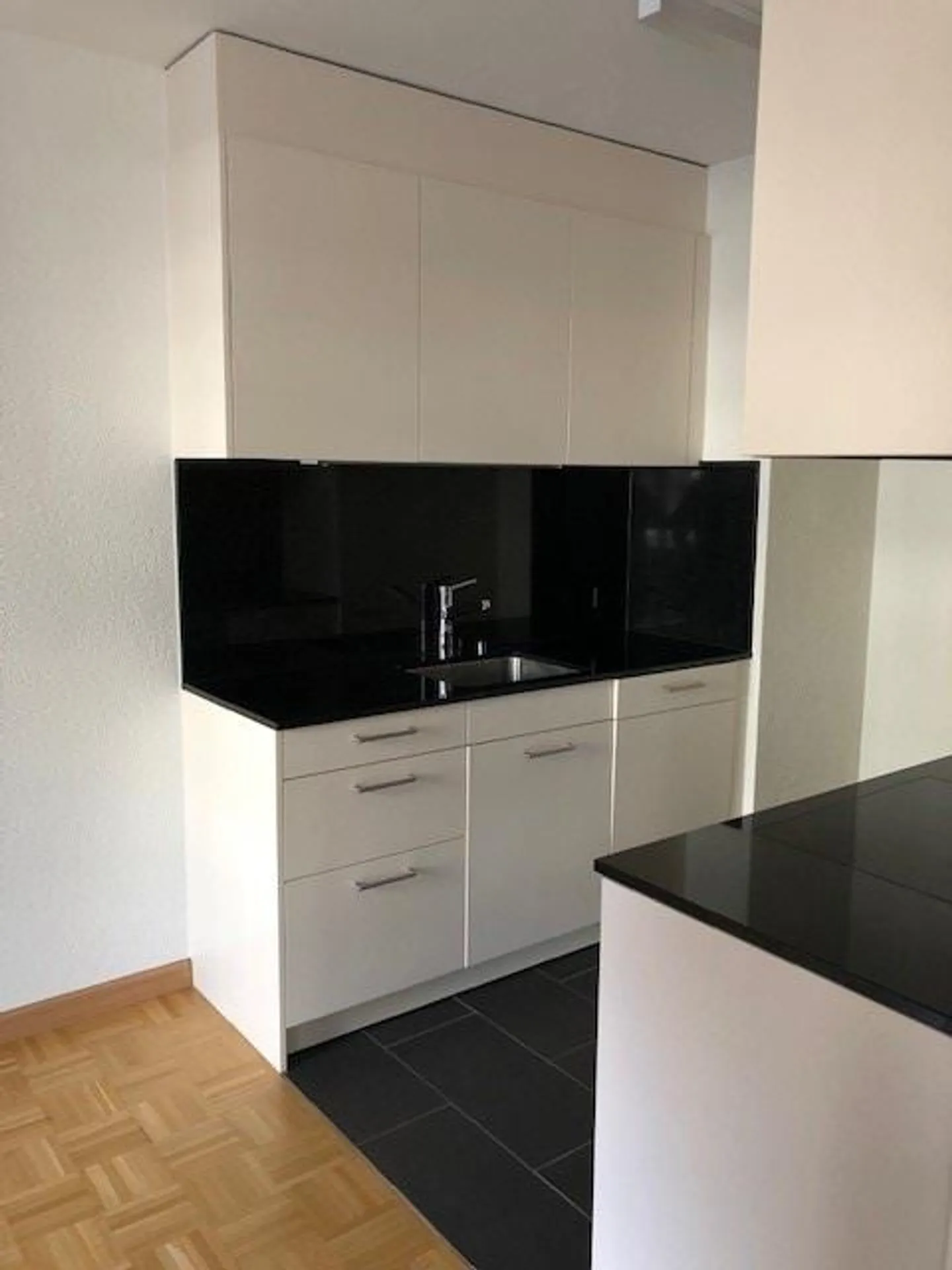 Appartement 2 pièces avec piscine dans la cour - Photo 4 sur 5