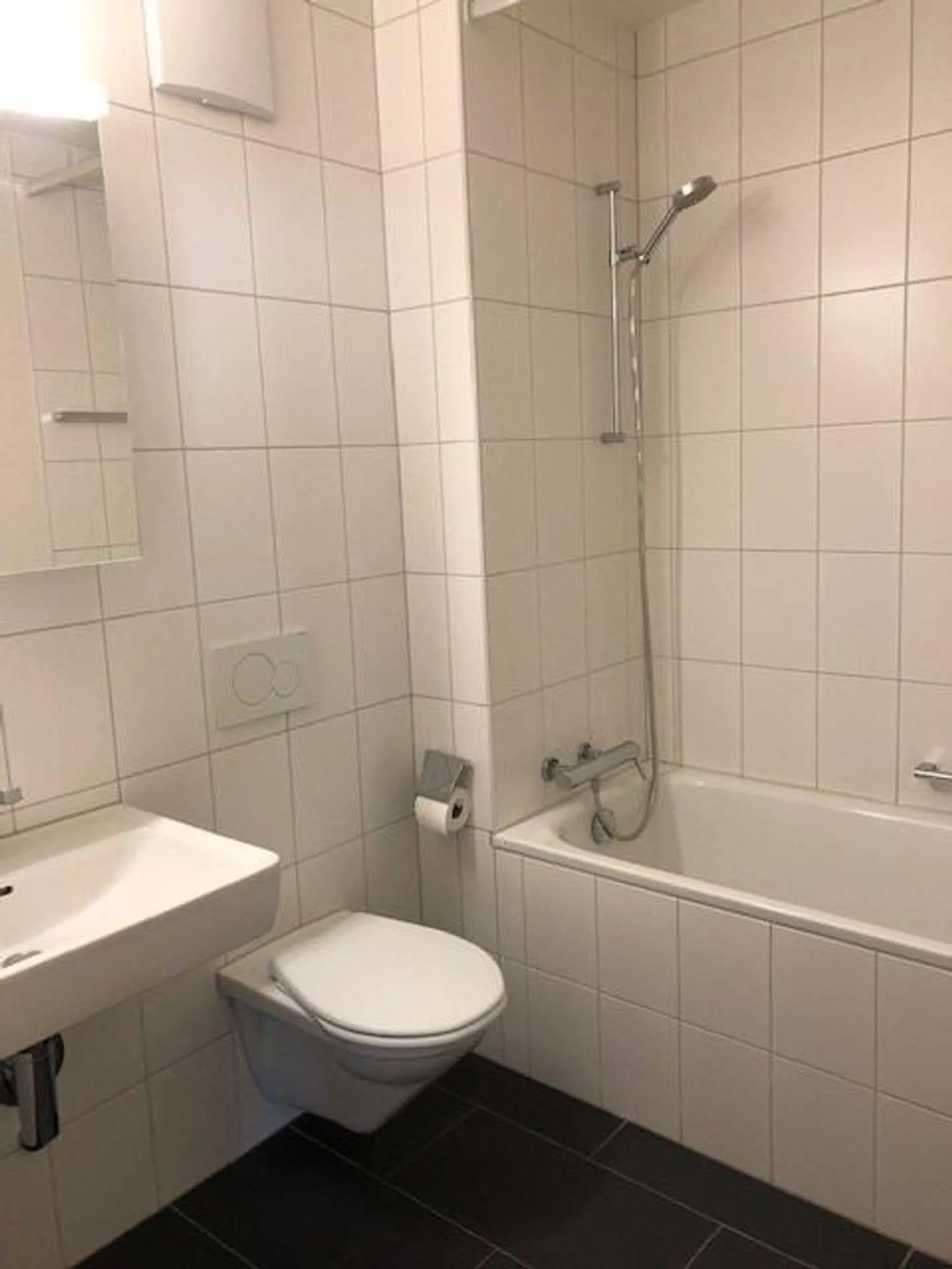 Appartement 2 pièces avec piscine dans la cour - Photo 5 sur 5