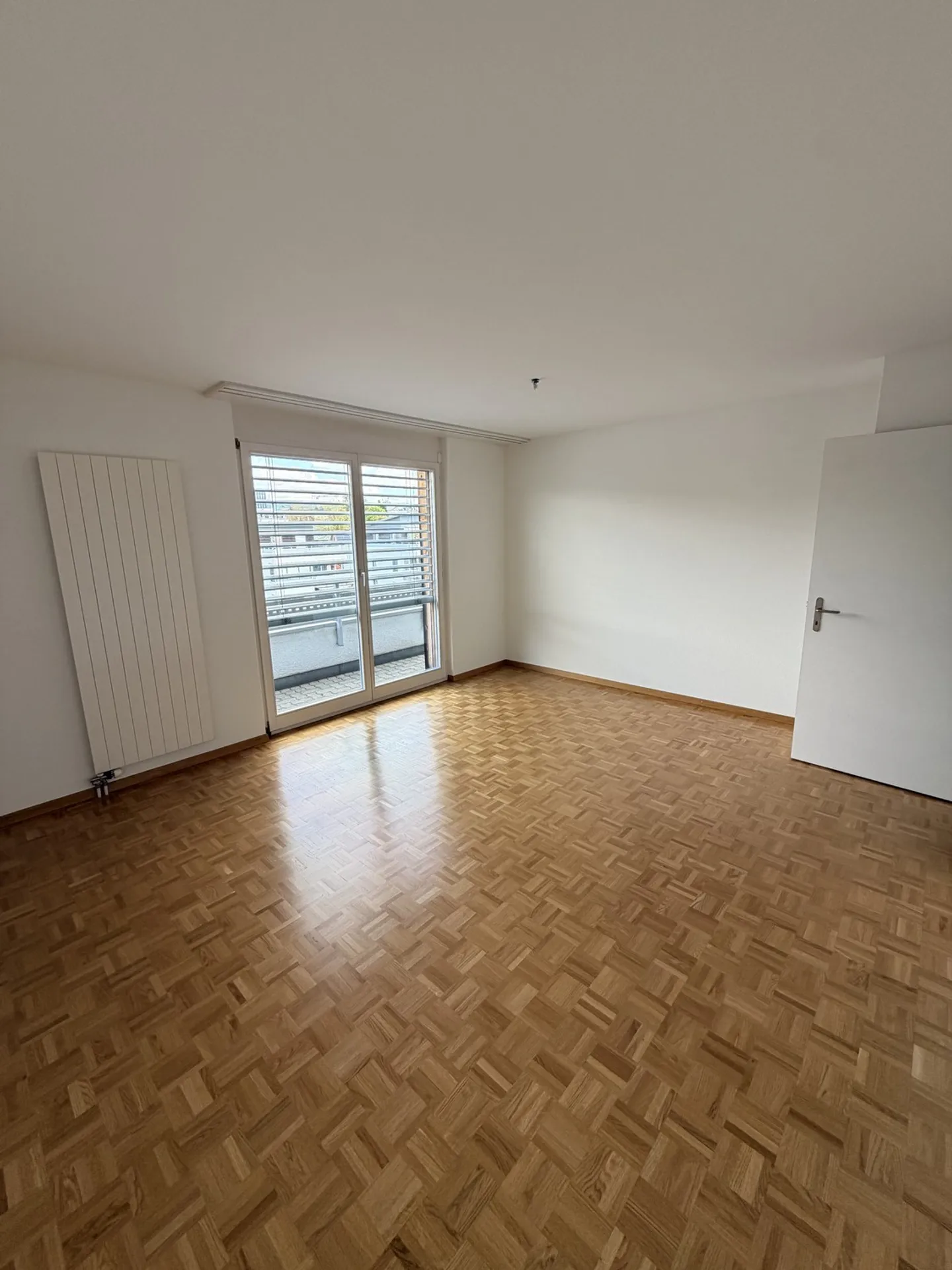 Appartement penthouse attrayant avec grande terrasse et accès direct par ascenseur, situé au centre de Brugg - Photo 11 sur 15