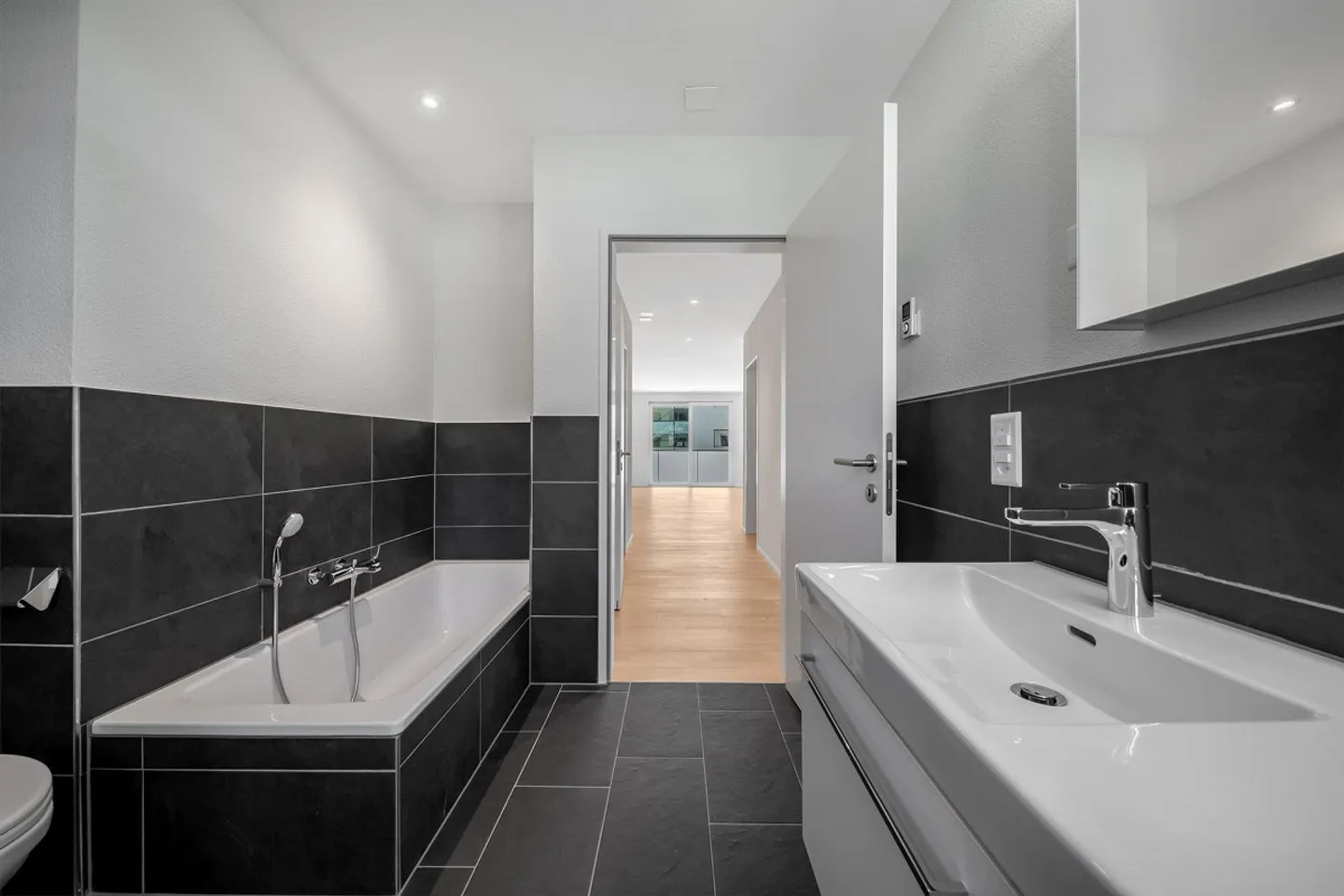 Ampio appartamento nuovo con vista - Foto 5 di 8