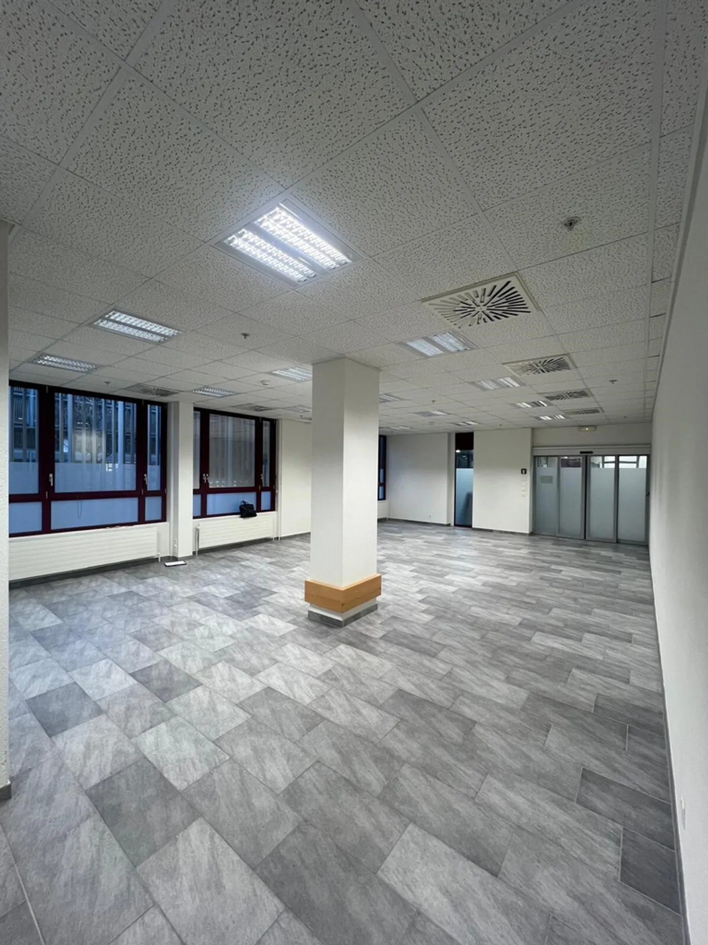 Gewerbefläche im Zentrum von Gottaz - Foto 2 von 7