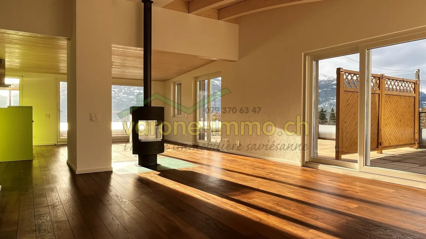 Seltene und außergewöhnliche Penthouse-Wohnung mit 4,5 Zimmern - Foto 2 von 17