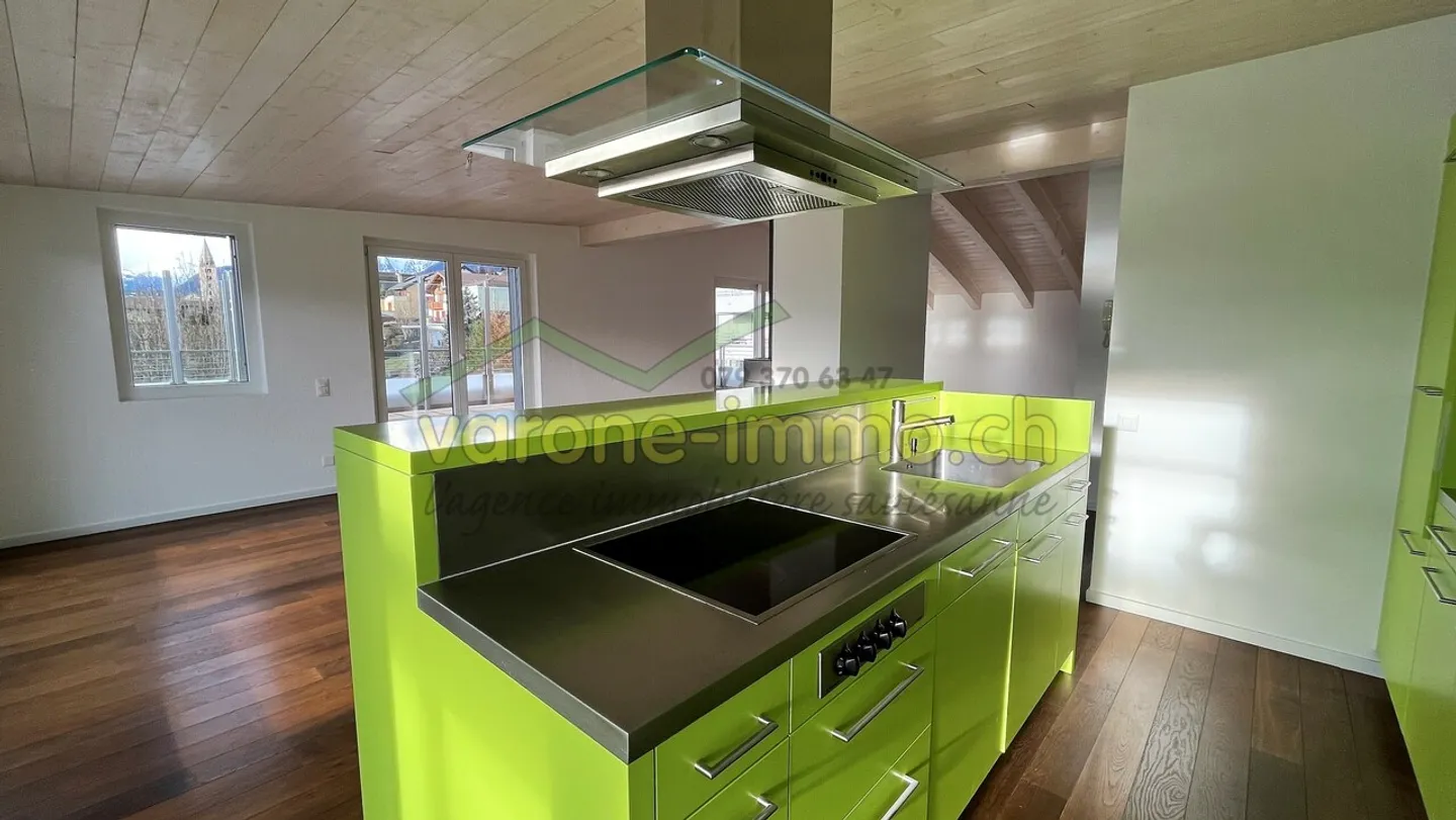 Seltene und außergewöhnliche Penthouse-Wohnung mit 4,5 Zimmern - Foto 3 von 17