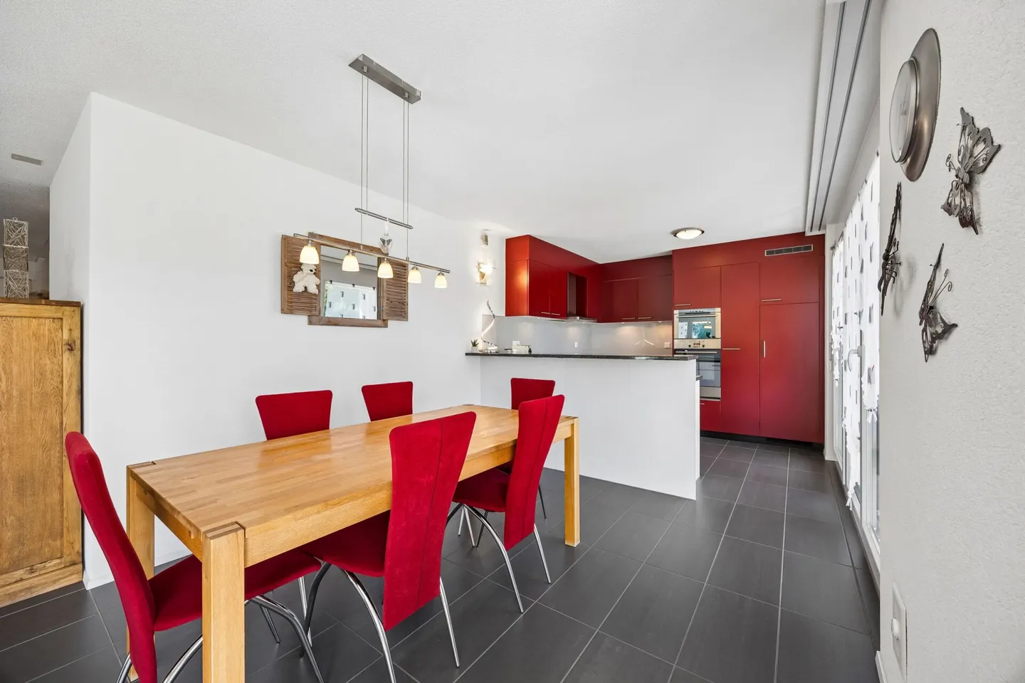 Appartement moderne de 4,5 pièces avec belle vue sur la verdure - Photo 2 sur 8