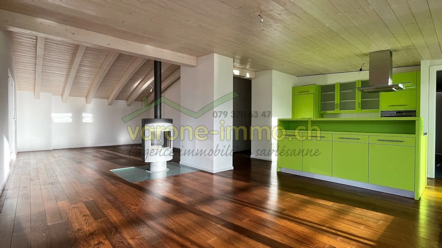 Seltene und außergewöhnliche Penthouse-Wohnung mit 4,5 Zimmern - Foto 4 von 17