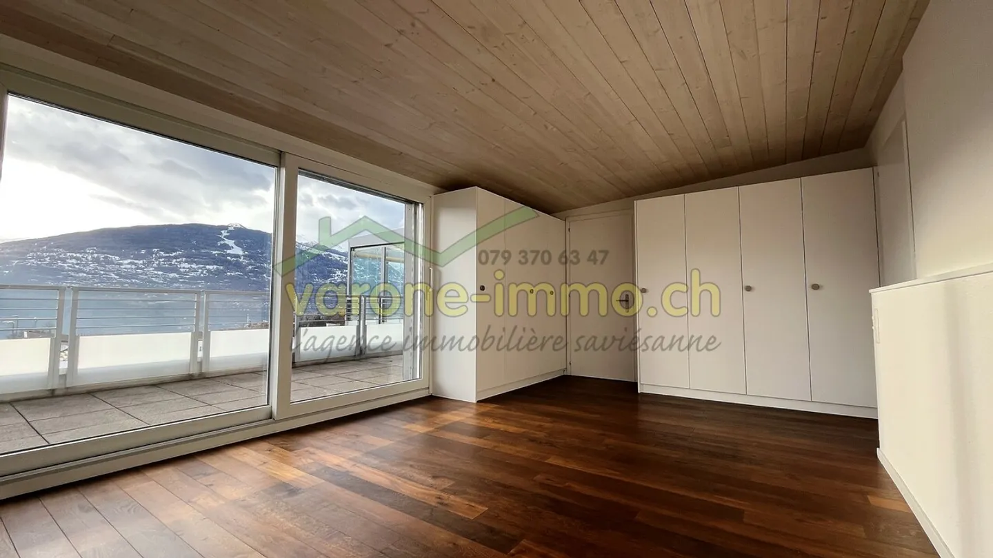 Seltene und außergewöhnliche Penthouse-Wohnung mit 4,5 Zimmern - Foto 5 von 17