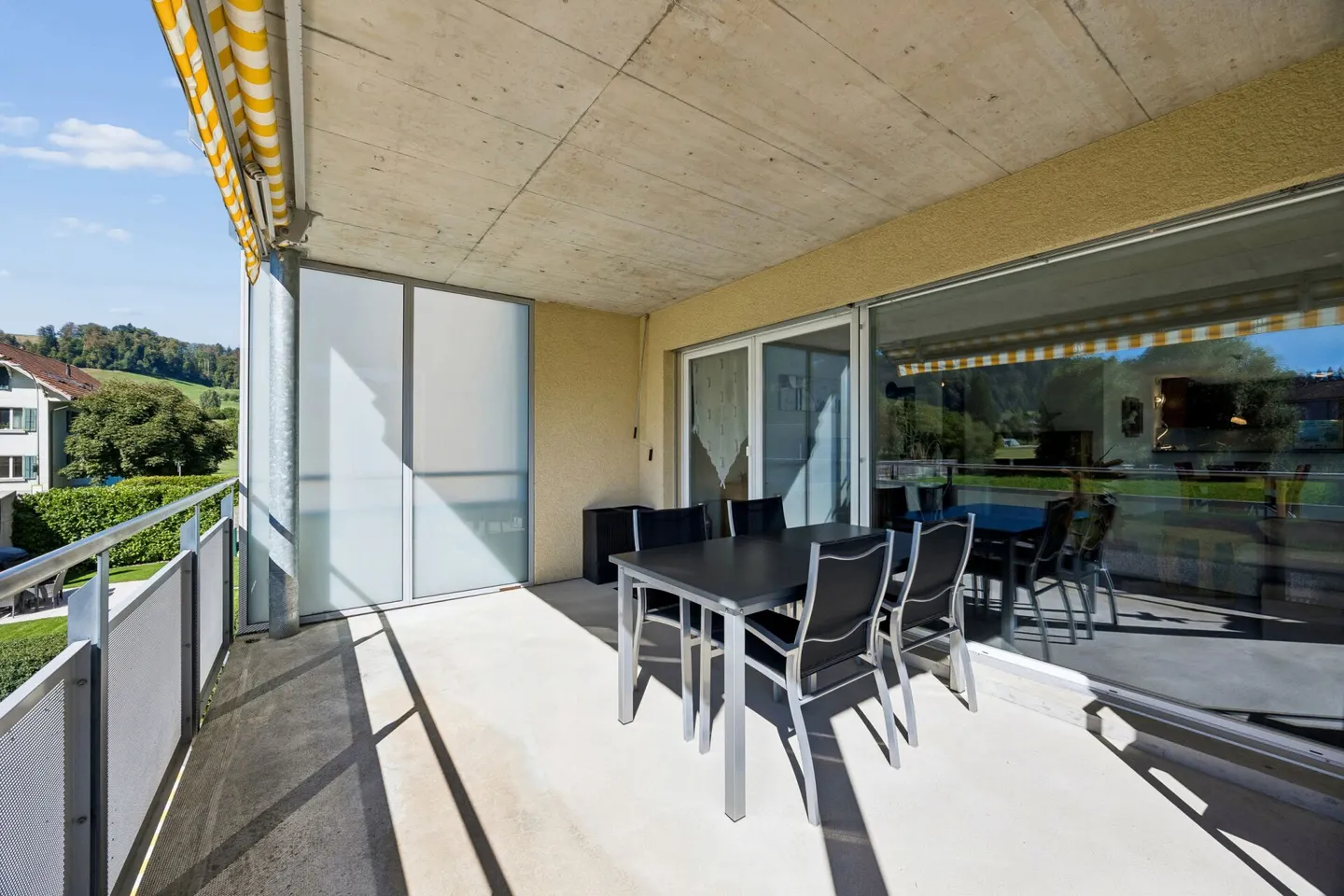 Appartement moderne de 4,5 pièces avec belle vue sur la verdure - Photo 4 sur 8