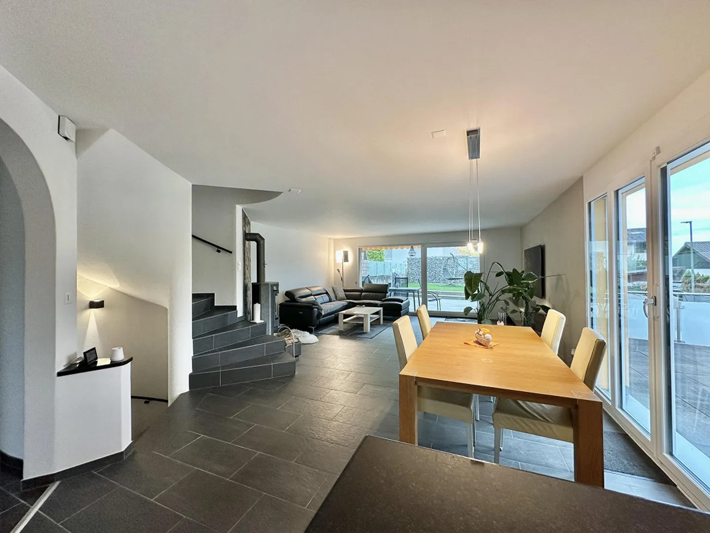 Modern 5.5-Room End Townhouse in Zofingen - Photo 1 of 12