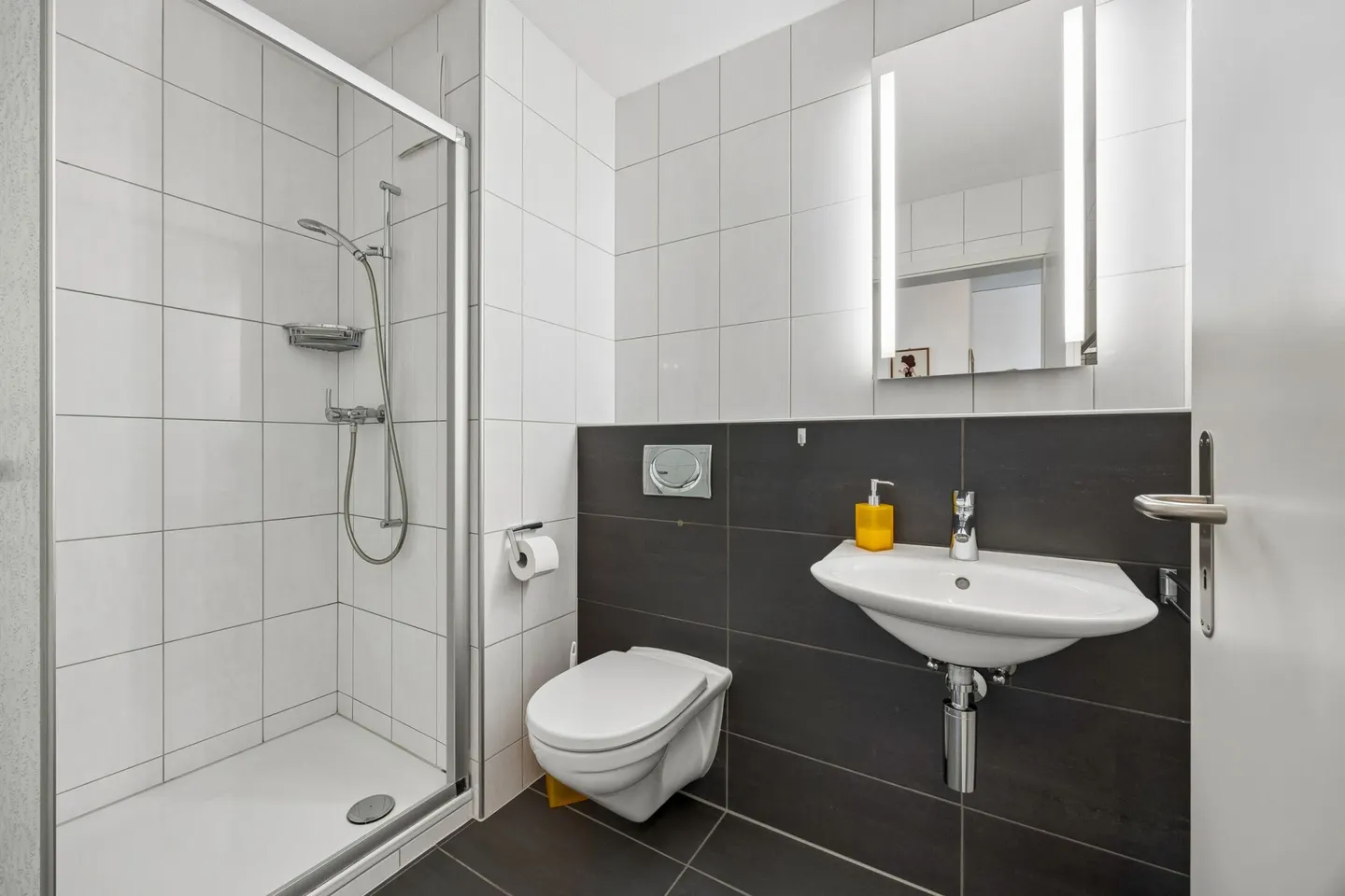 Appartement moderne de 4,5 pièces avec belle vue sur la verdure - Photo 6 sur 8