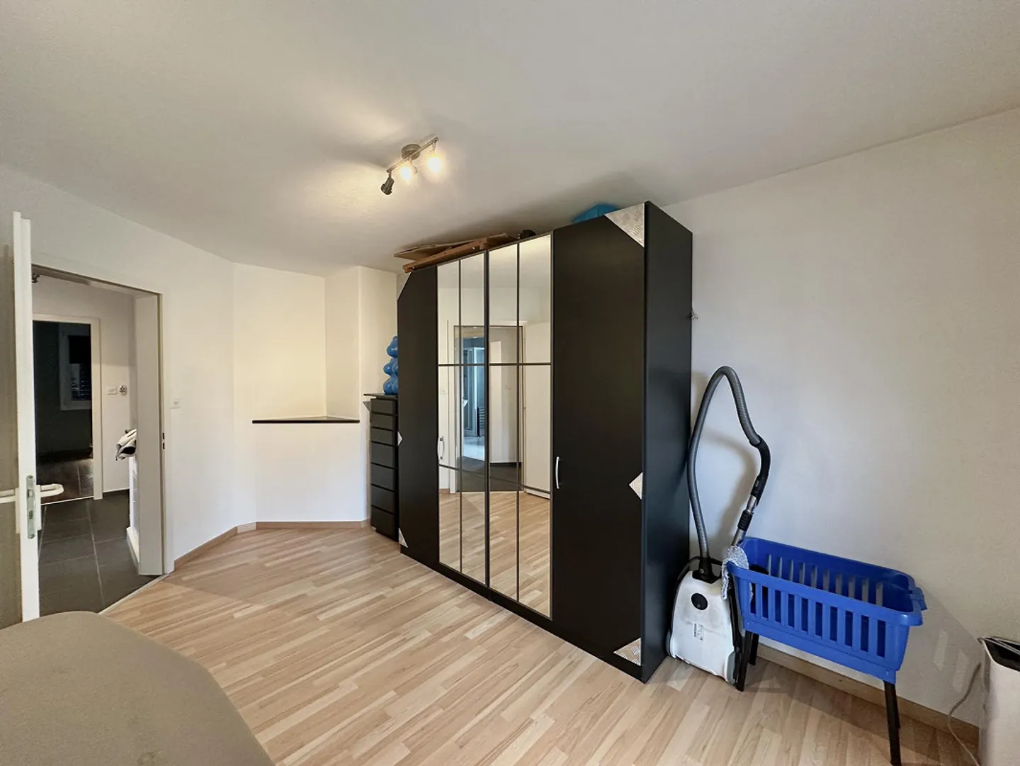 Modern 5.5-Room End Townhouse in Zofingen - Photo 11 of 12