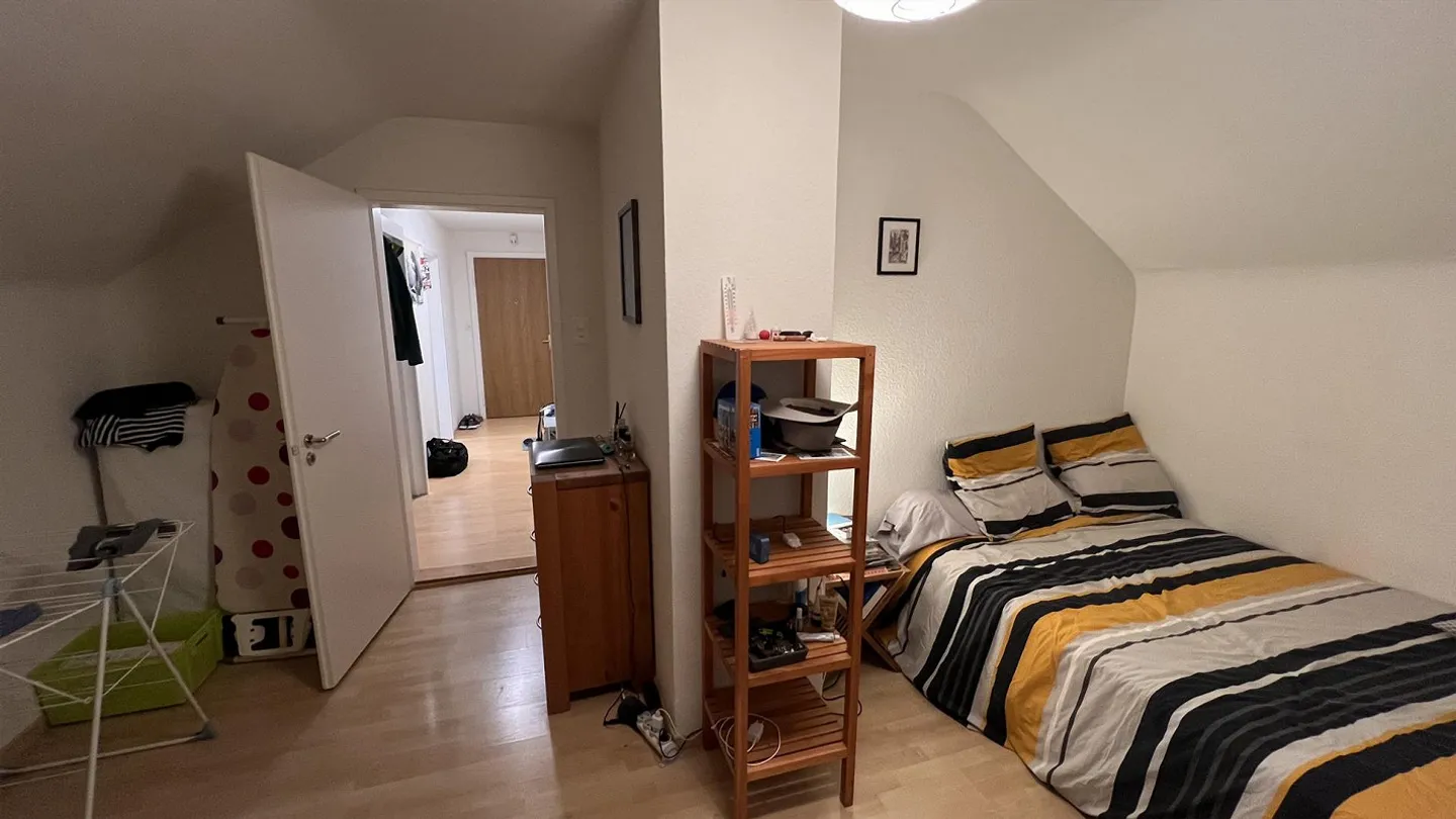 Ruhig und zentral gelegene 1.5  Zimmer-Dachwohnung an TOP-Lage - Foto 1 von 7