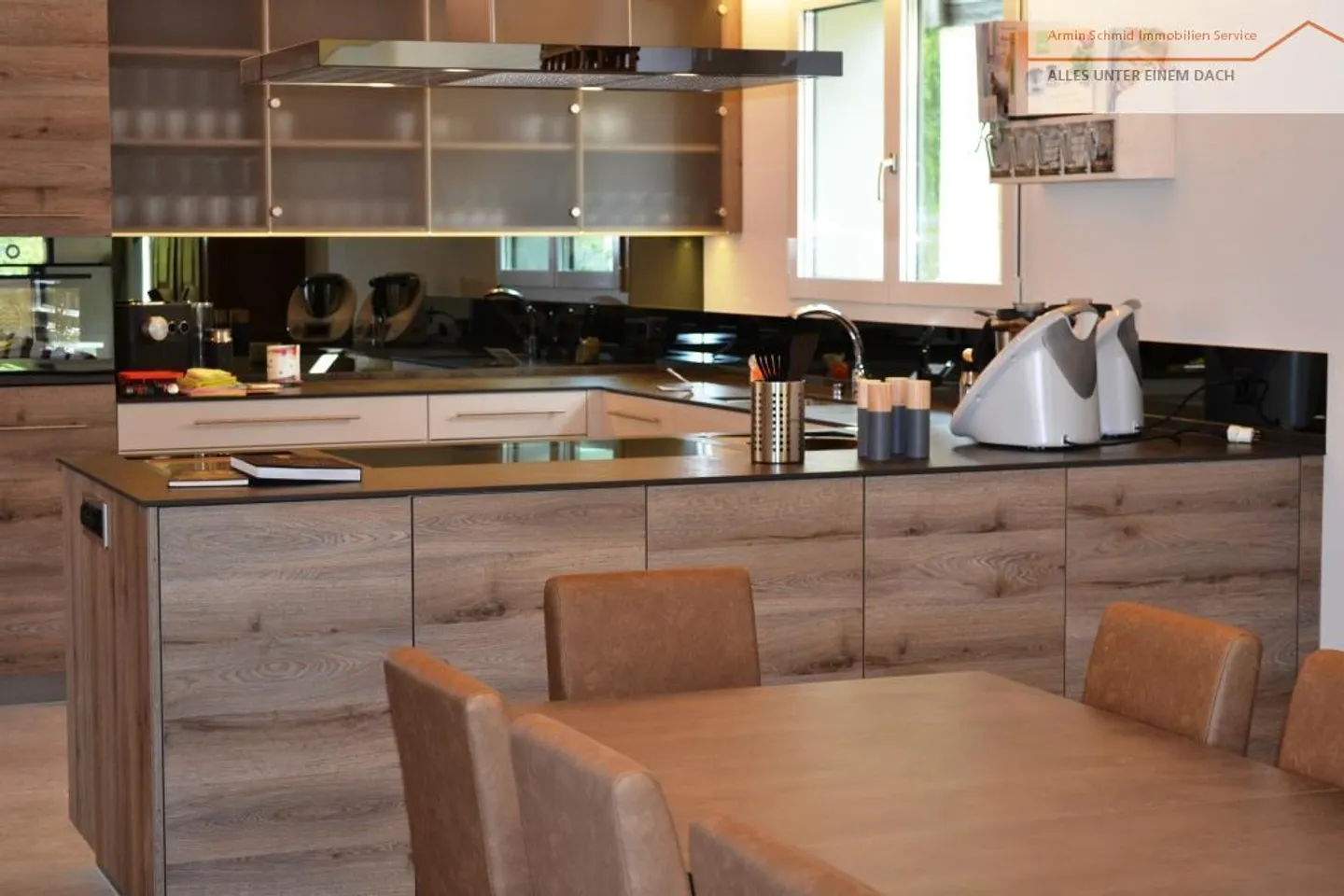 Event room with top kitchen - Photo 2 of 12