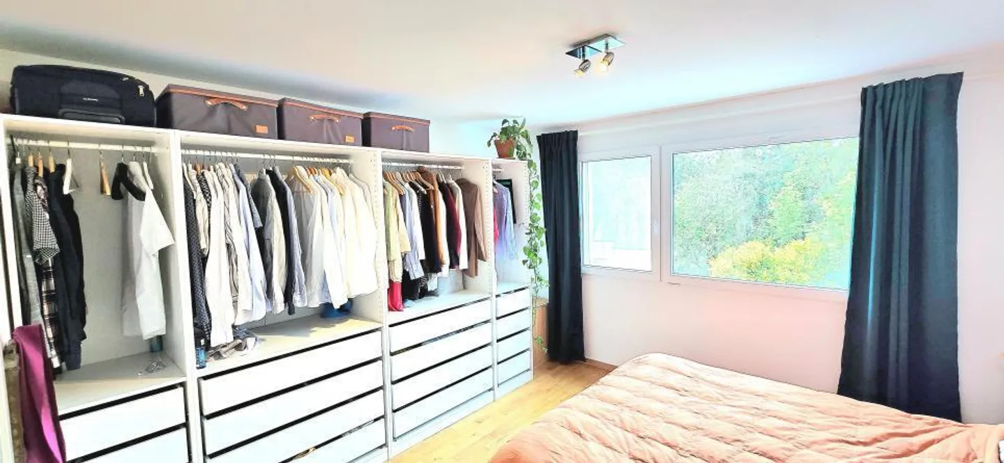 Duplex di 4,5 locali all'ultimo piano, 2 posti auto, bella vista - Foto 8 di 8