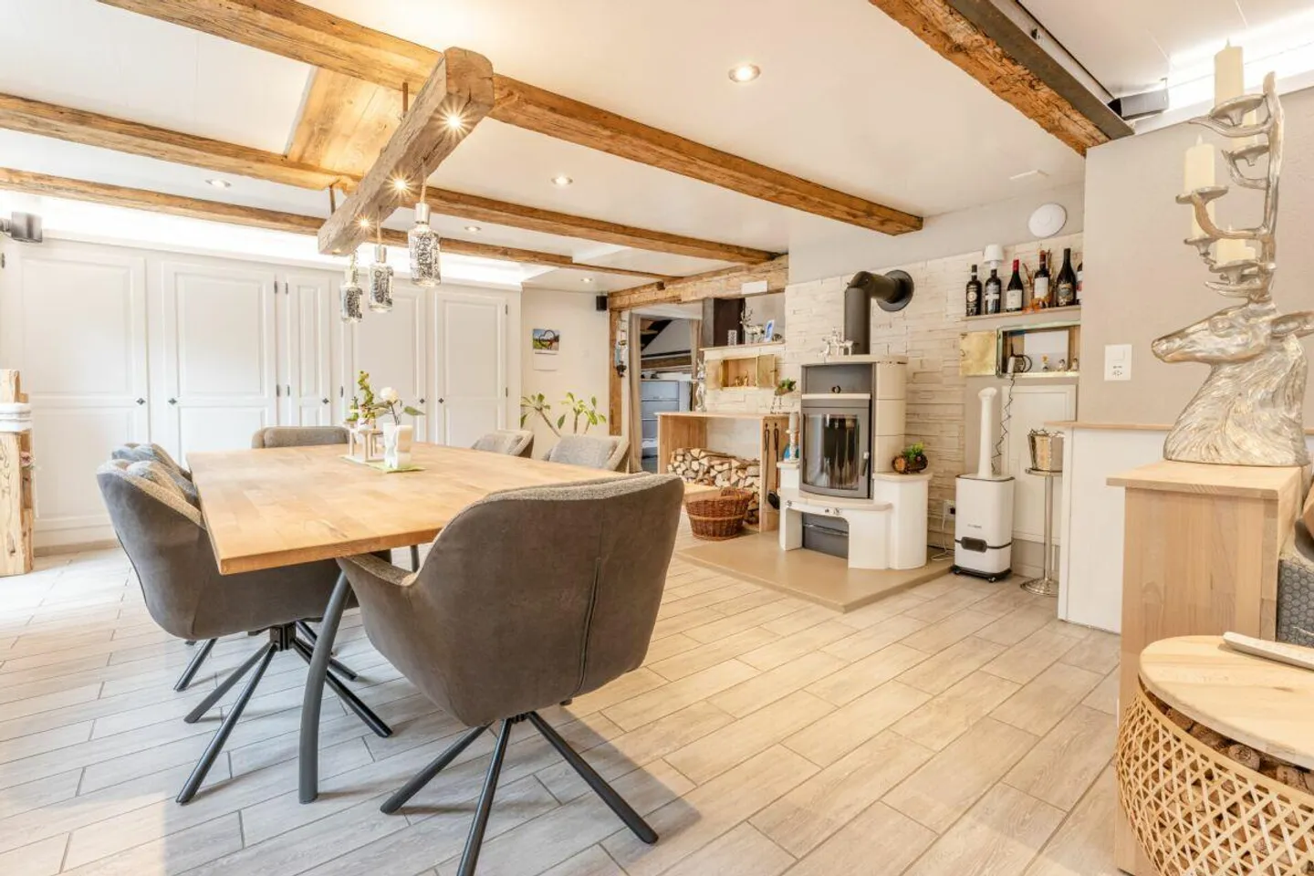 Stylish Home with Spa Retreat - Photo 16 of 30