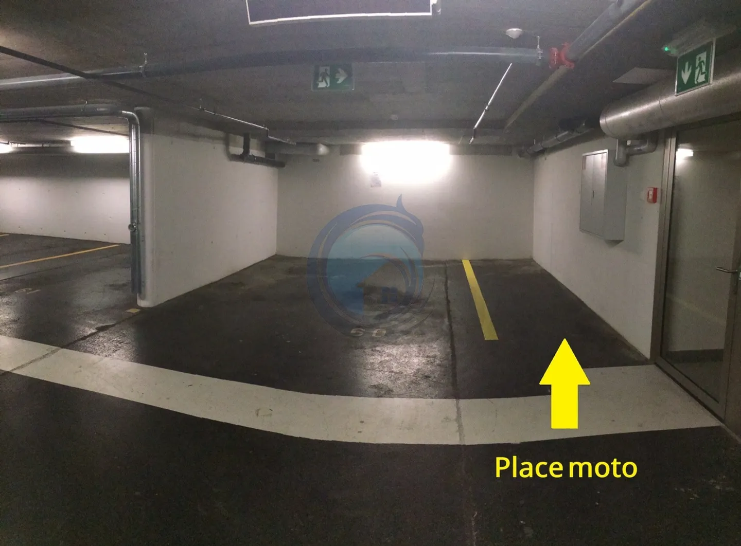 POSTO AUTO INTERNO PER MOTO NEL CENTRO DI MONTREUX - Foto 2 di 4