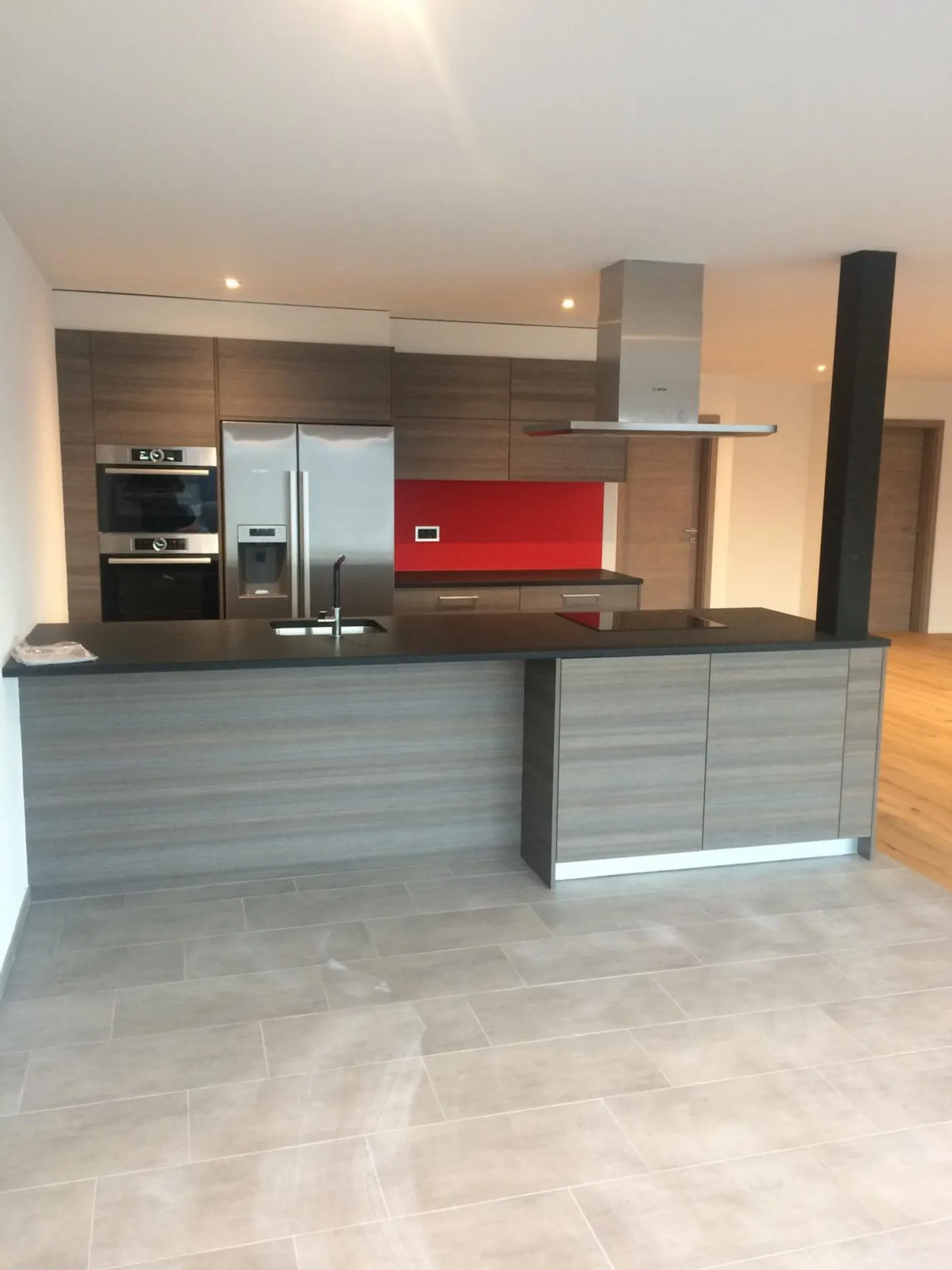 View, Garden and Comfort: Family Home in Le Pâquier - Photo 2 of 9