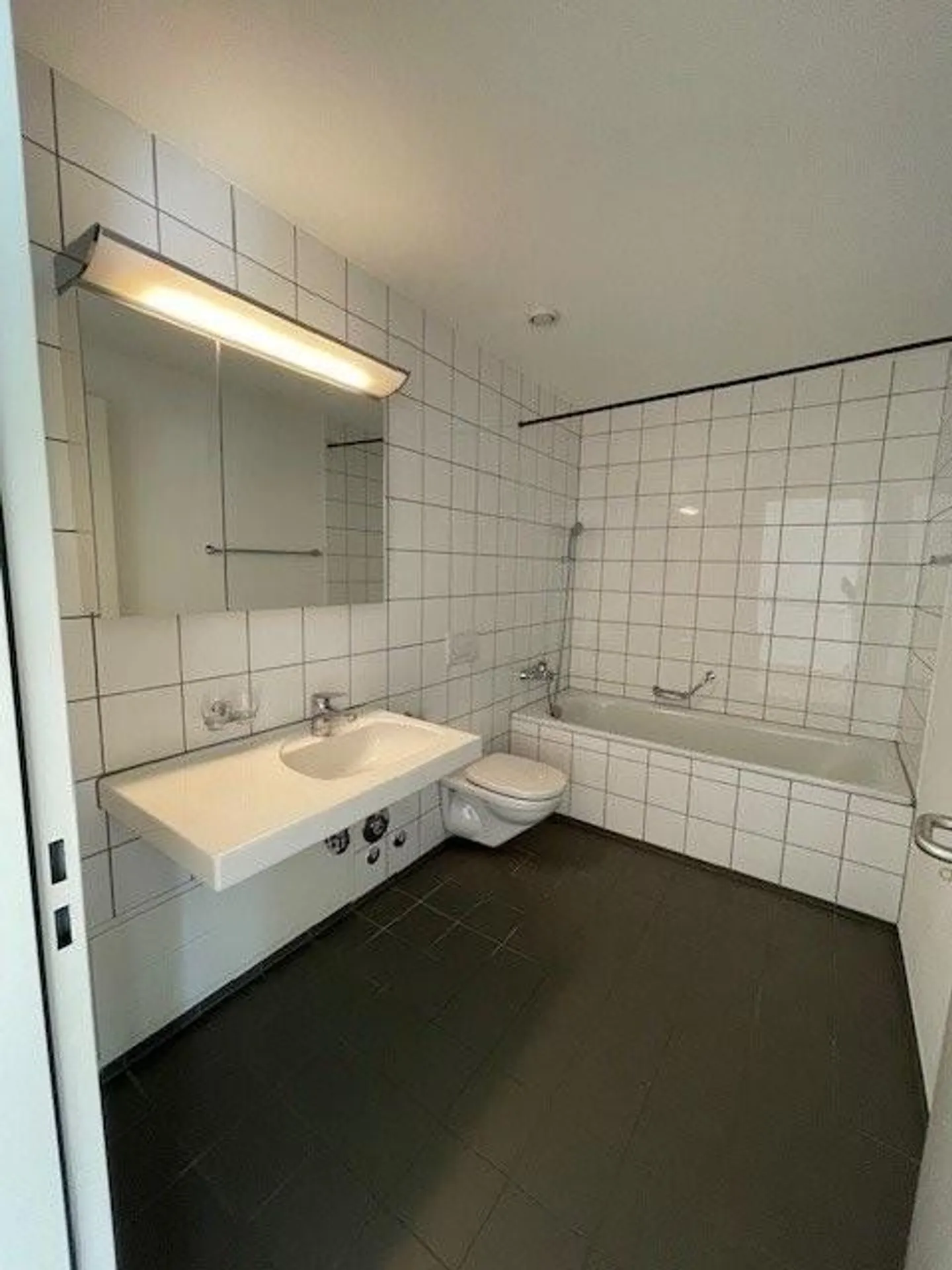 Charming 4.5 Room Apartment in the Center of Oerlikon - Photo 3 of 6