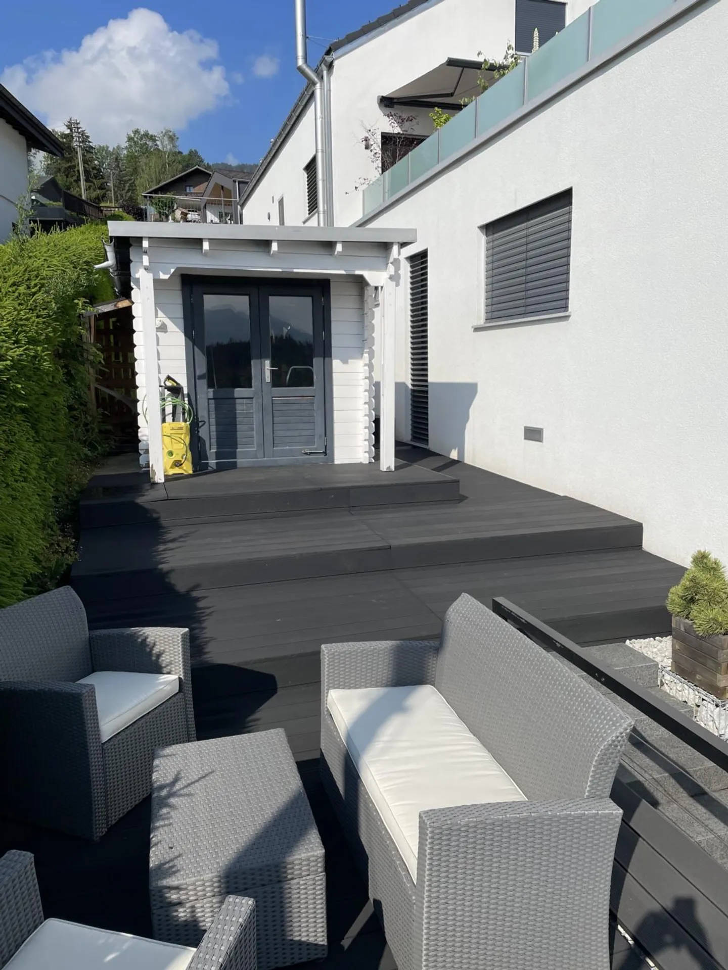 View, Garden and Comfort: Family Home in Le Pâquier - Photo 8 of 9