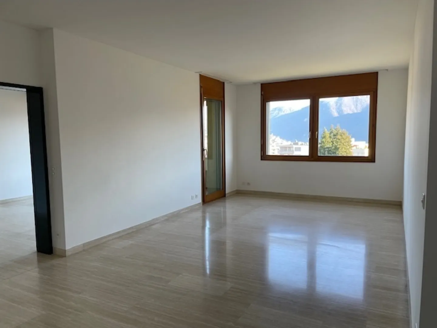 Élégant Appartement d'Angle avec Vue - Photo 5 sur 13