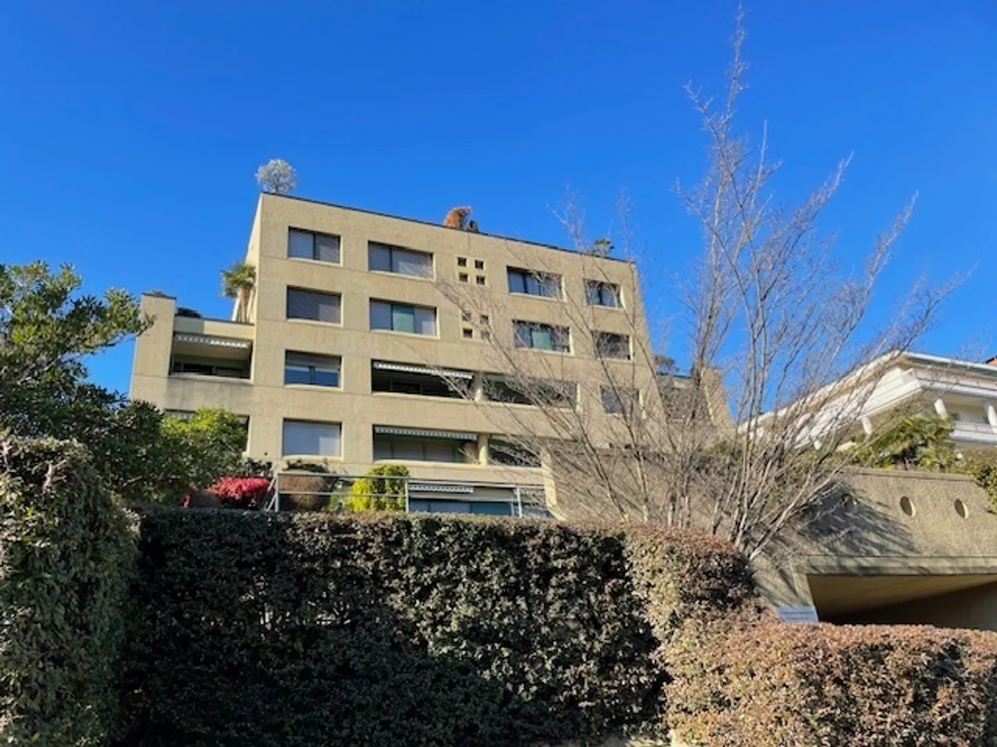 Élégant Appartement d'Angle avec Vue - Photo 4 sur 13