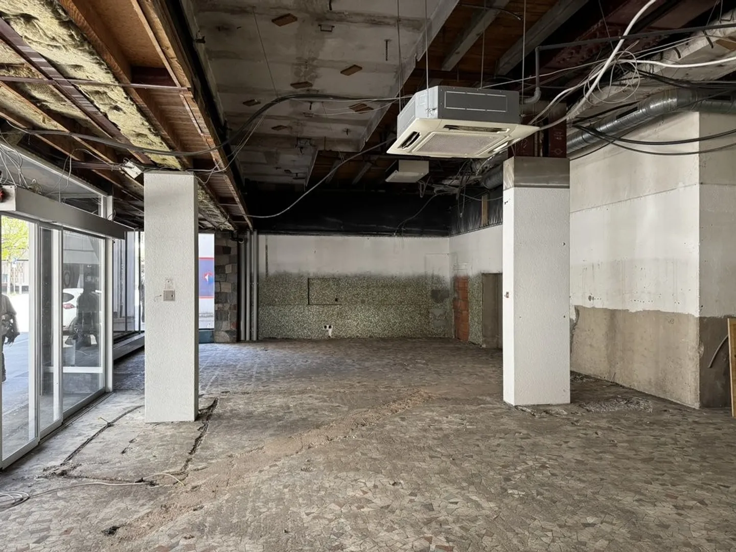 Commercial space in prime location in Olten - first rent free! - Photo 4 of 11