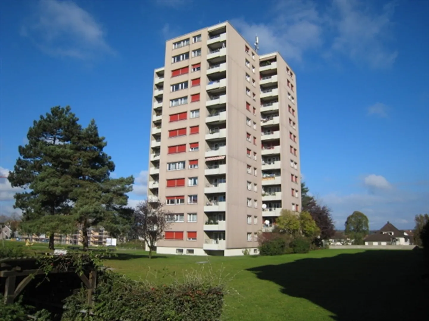 Spacious 3.5 room apartment with beautiful views over Amriswil - Photo 1 of 9