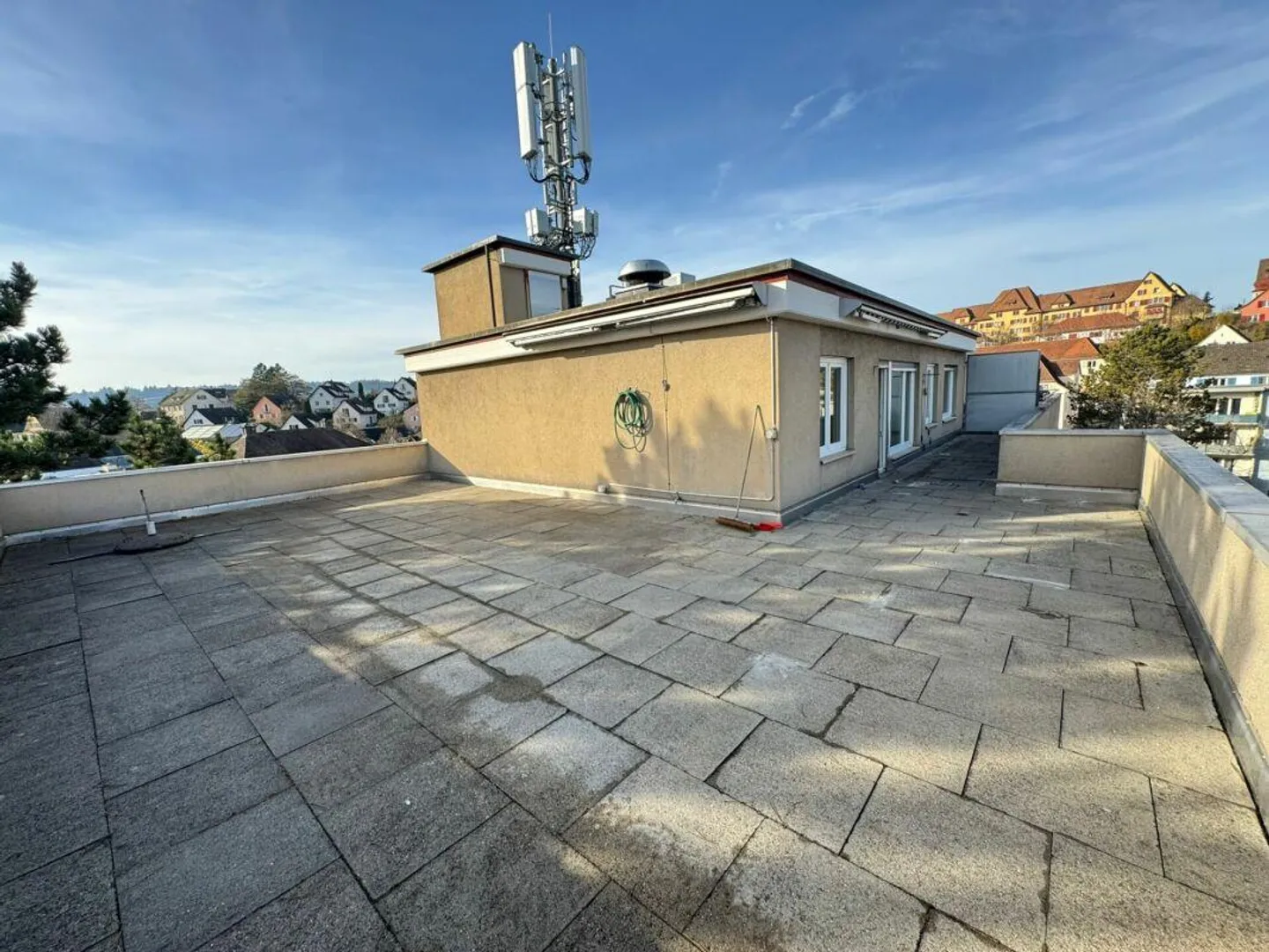 Apartment with 85 m2 large terrace - Photo 9 of 10