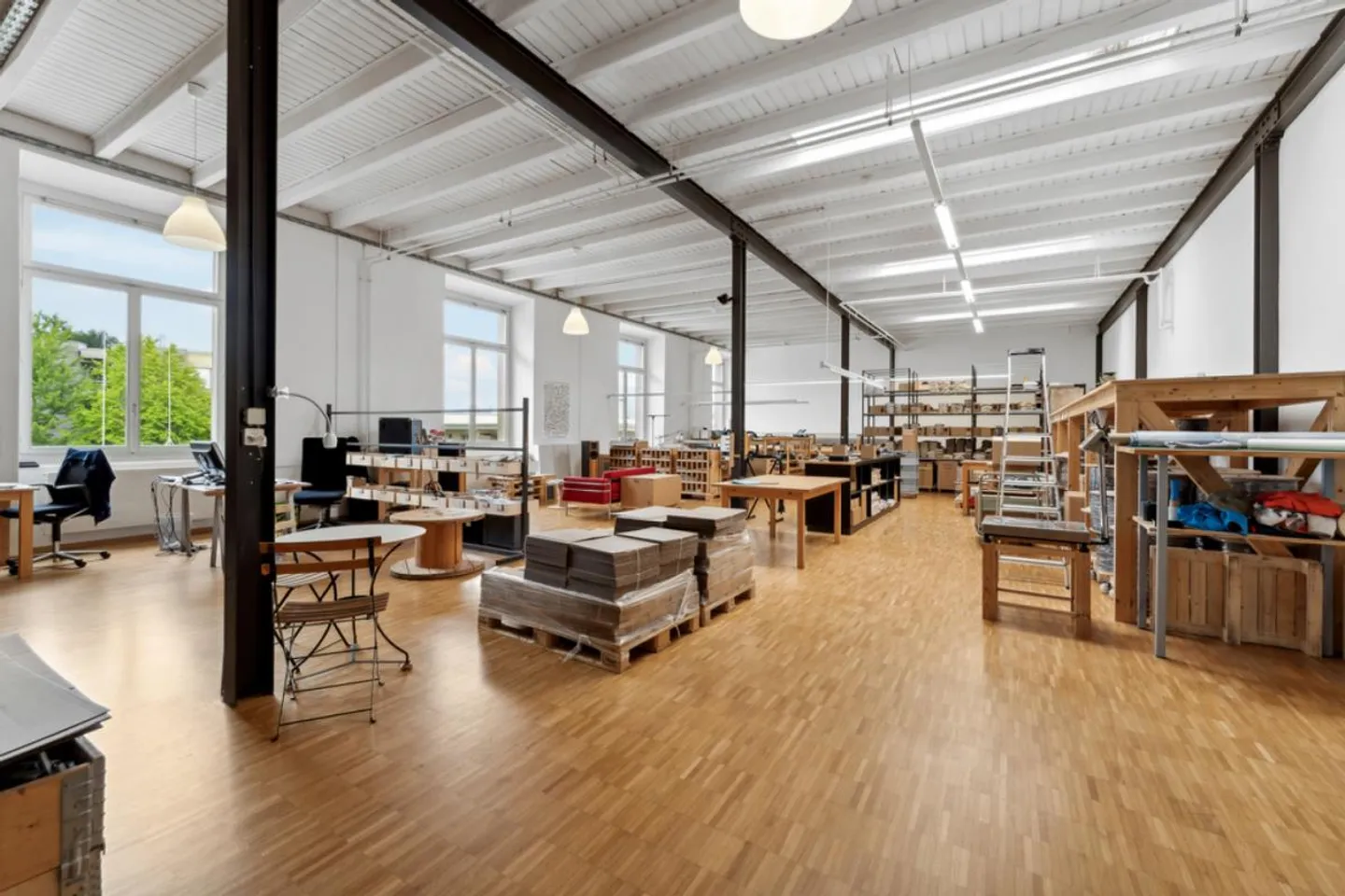 Bright Commercial Space in Kriens - Photo 2 of 10