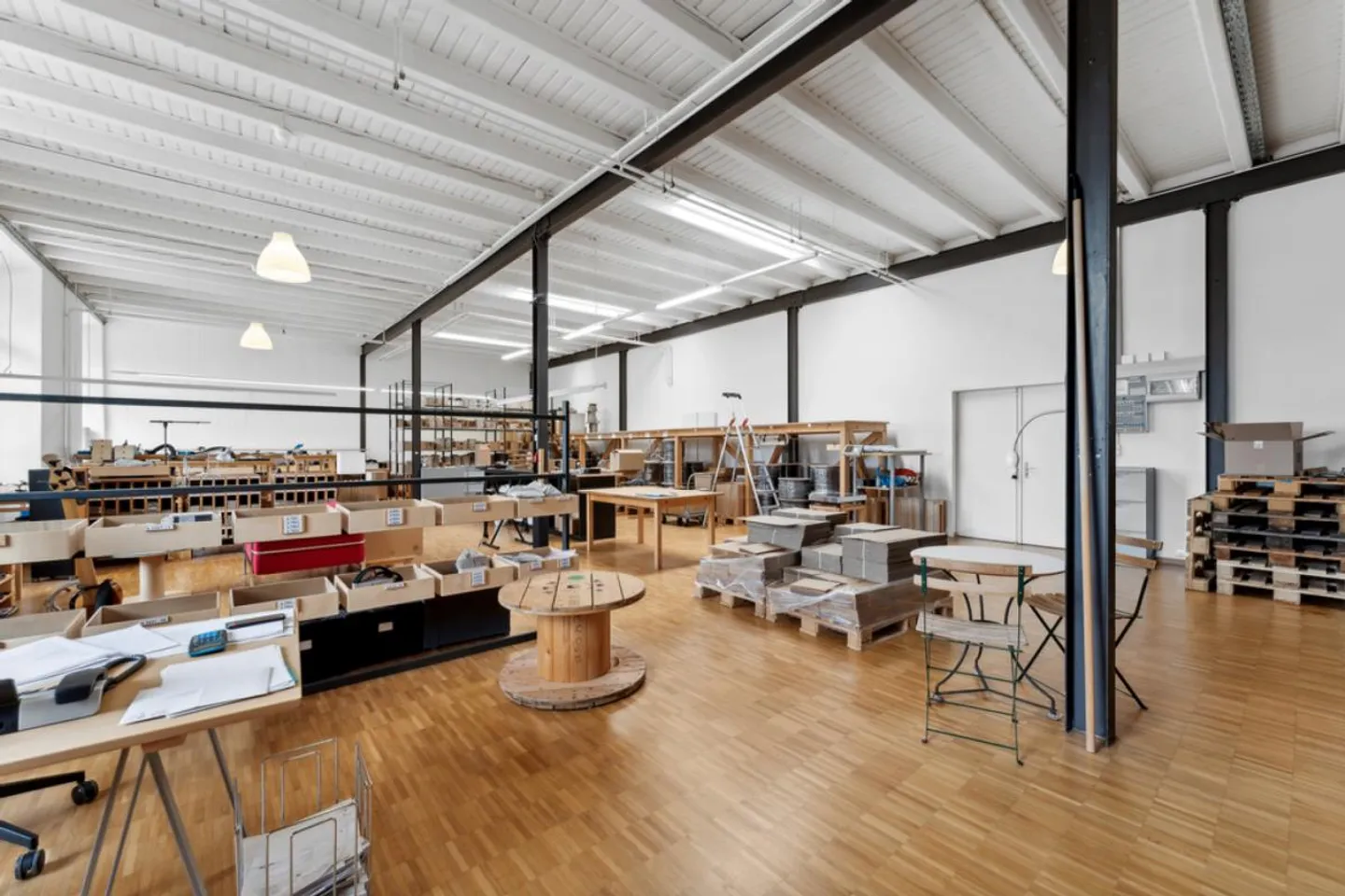 Bright Commercial Space in Kriens - Photo 3 of 10
