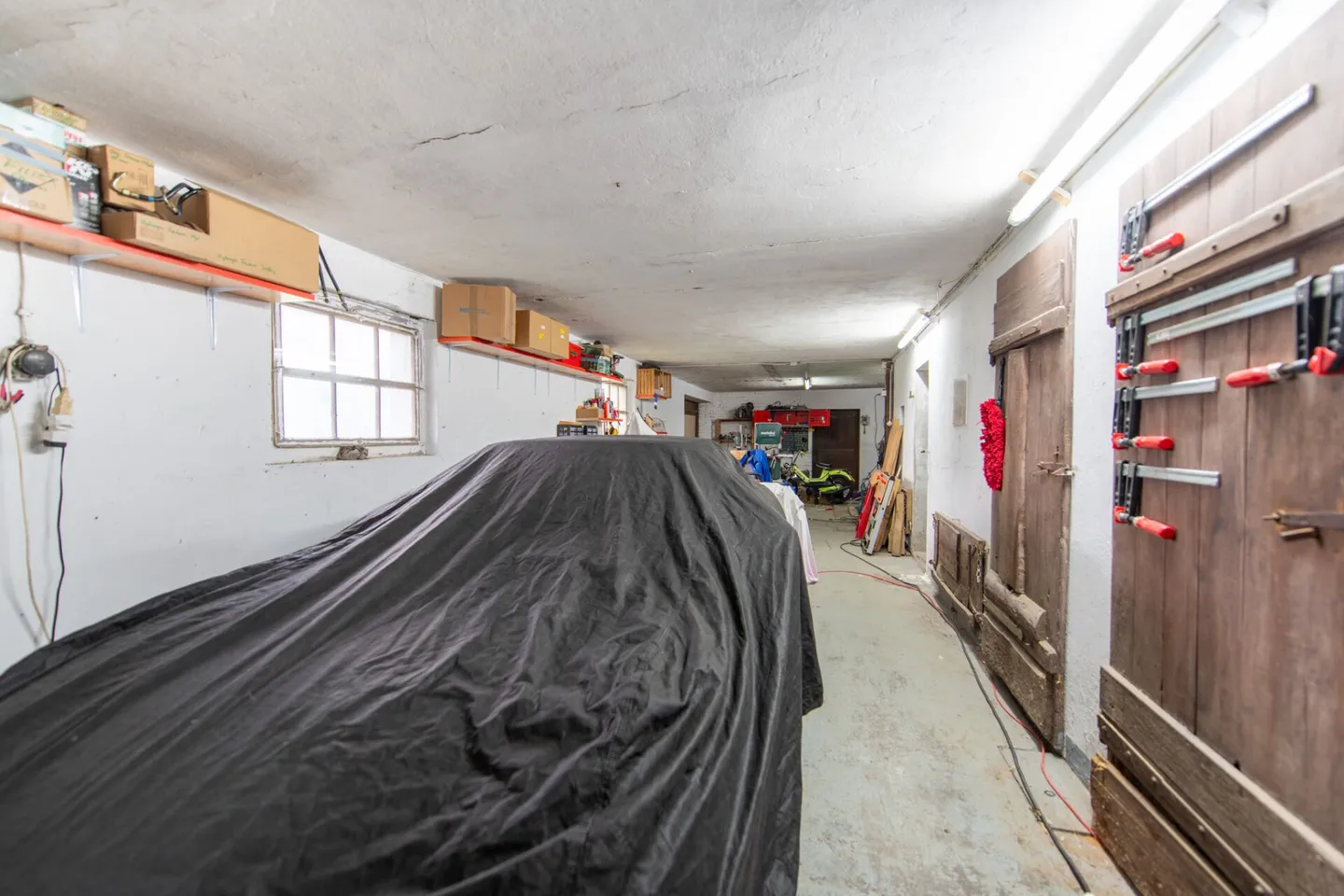 Grosses Bauernhaus direkt am Bach mit Landparzelle und Ausbaupotenzial - Foto 13 von 26