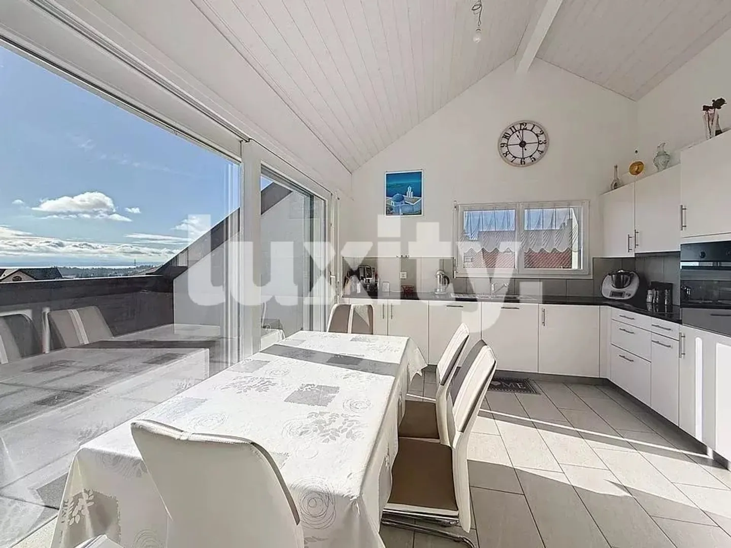 Beeindruckende Wohnung mit Seesicht - Foto 2 von 7