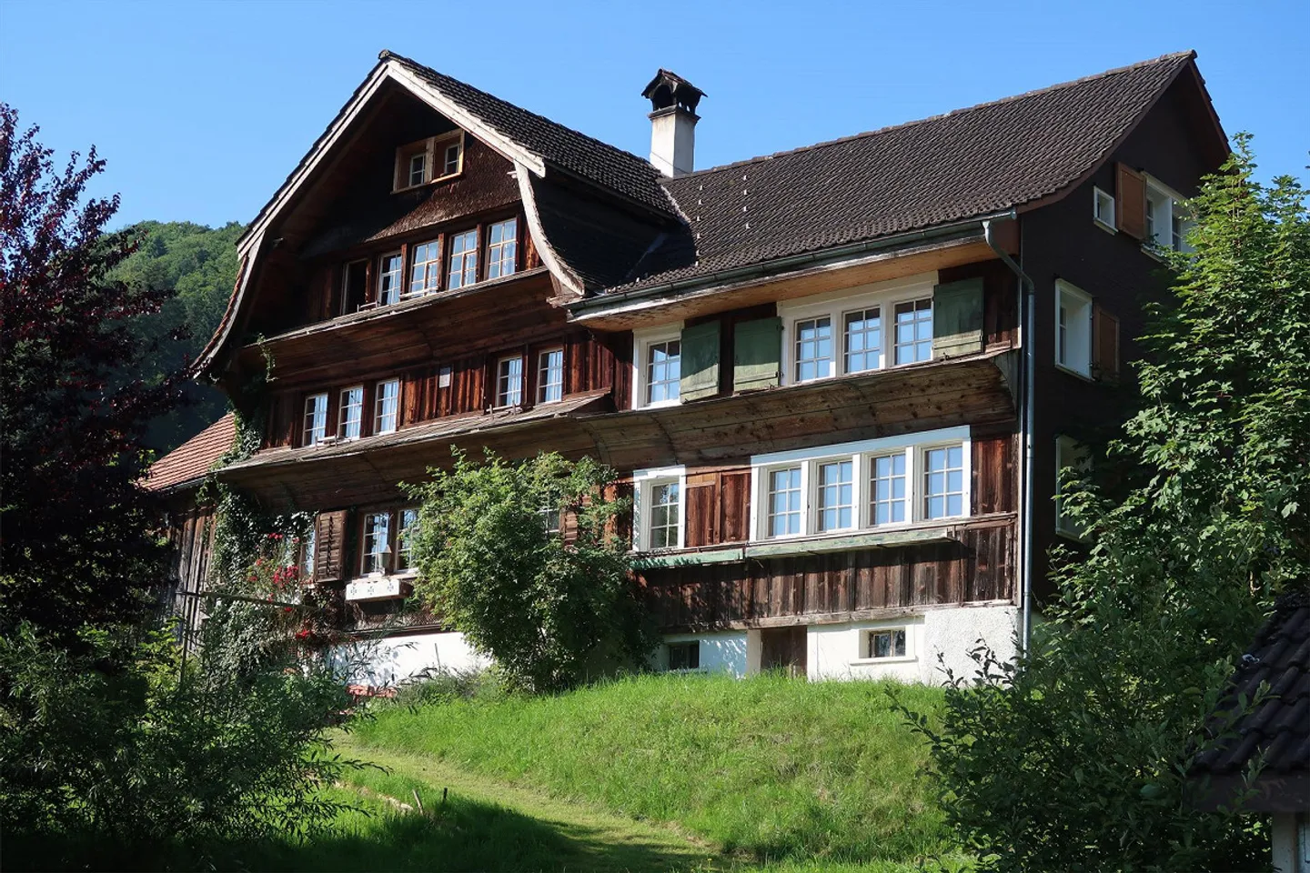 Traditionelles Wohnhaus mit Einliegerwohnung und Schopfanbau - Foto 1 von 20