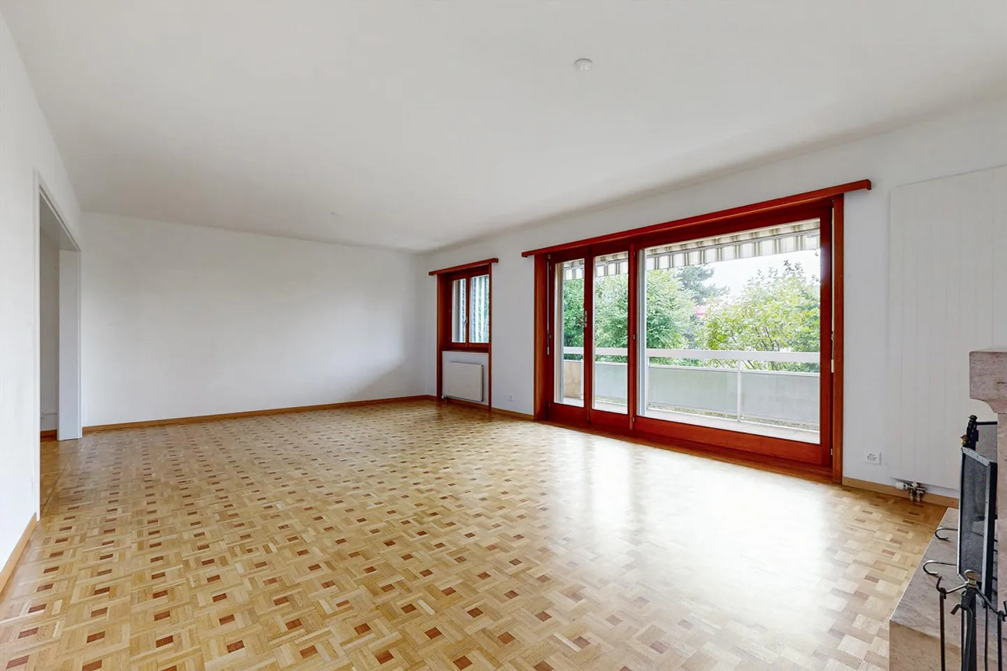 Nice living space for the family - Photo 3 of 11